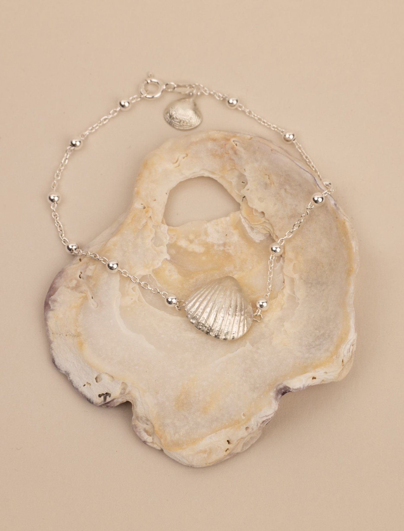 DEV26NEMI20 Zoe ~ shell bracelet SLV 3.jpg