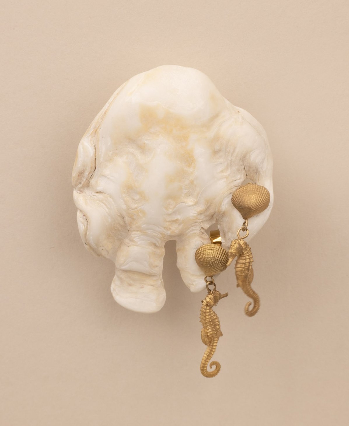 DEV26NEMI12 Isla ~ seahorse drops GLD.jpg