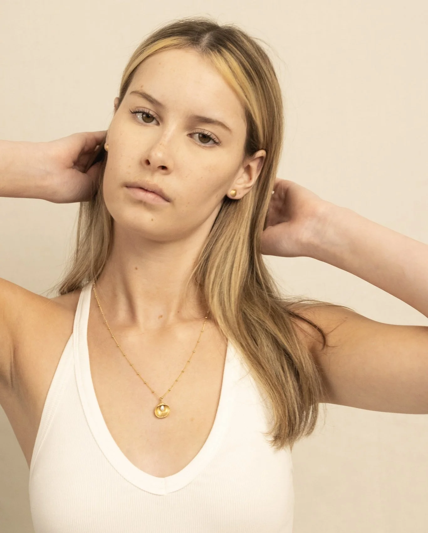 DEV26NEMI25 Astro ~ shell pearl necklace GLD 5.jpg