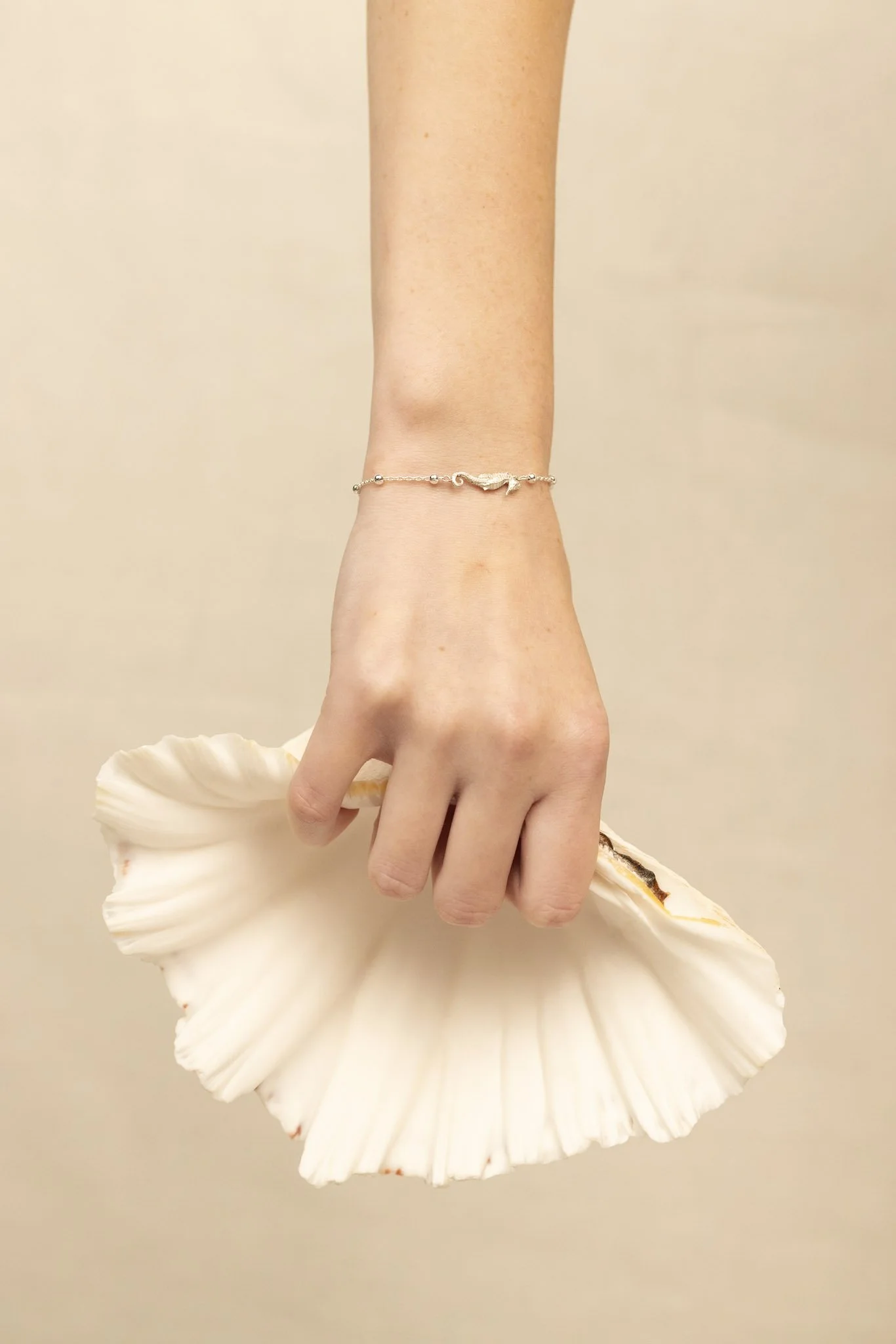 DEV26NEMI18 Nova ~ seahorse bracelet SLV 3.jpg