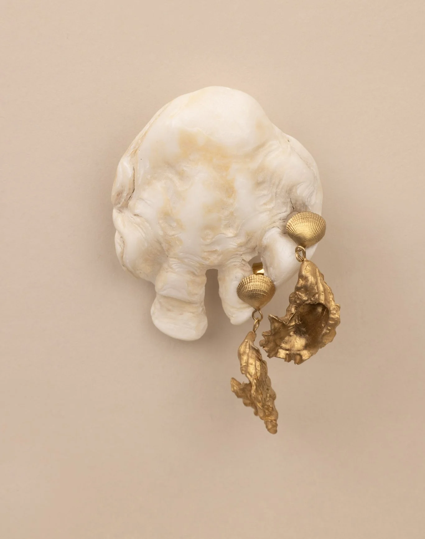 DEV26NEMI10 Sanna ~ oyster drops GLD.jpg