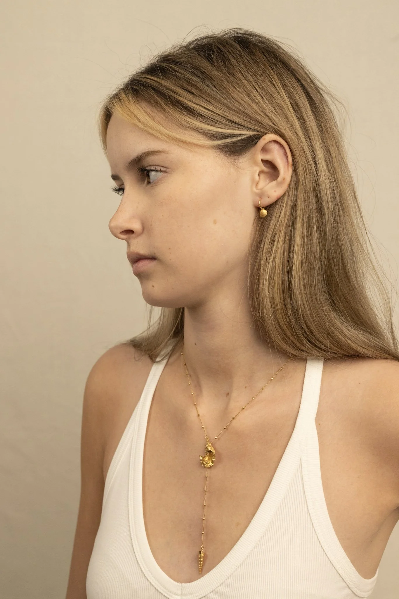 DEV26NEMI15 Ula ~ shell sleepers GLD 4.jpg