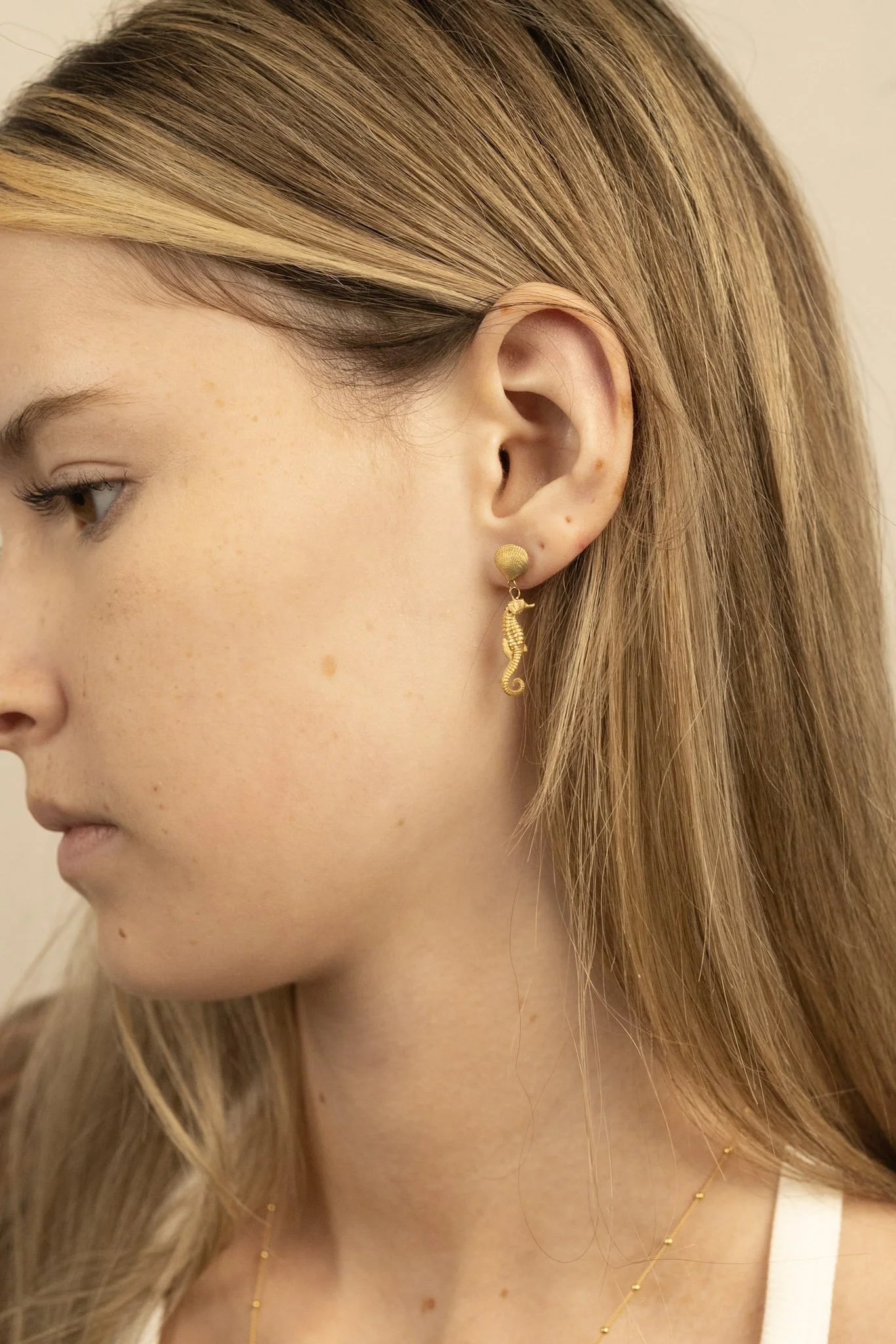 DEV26NEMI12 Isla ~ seahorse drops GLD 5.jpg