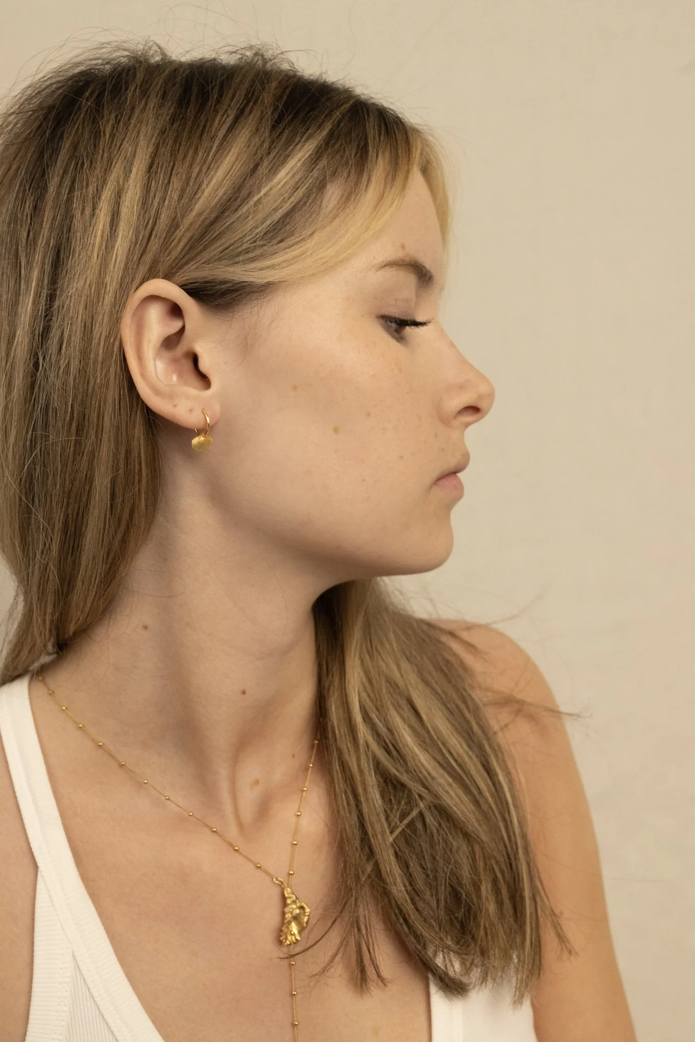 DEV26NEMI15 Ula ~ shell sleepers GLD 1.jpg