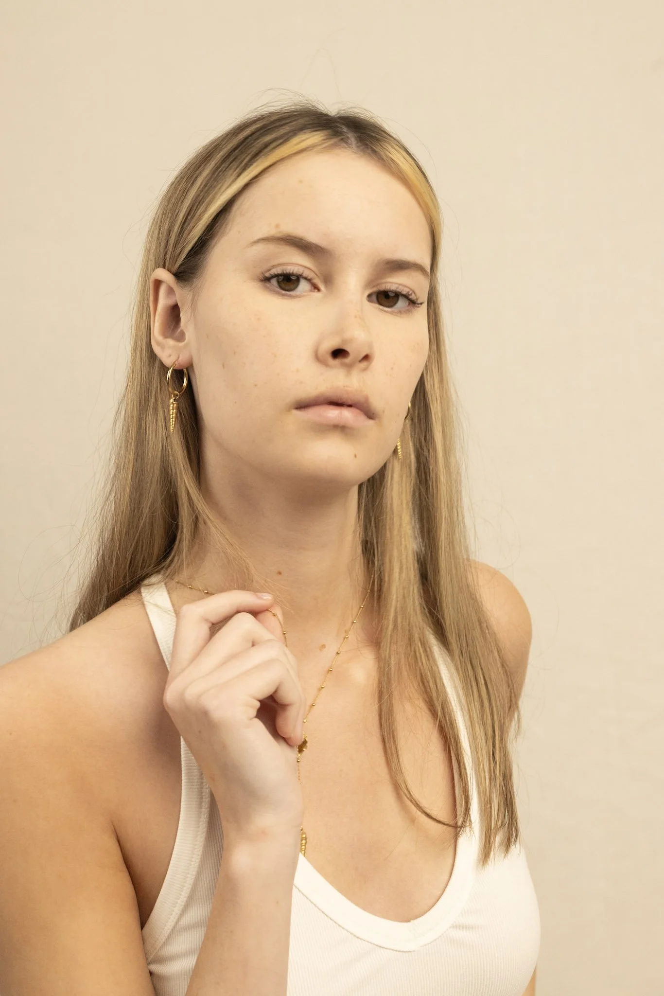 DEV26NEMI13 Malek ~ shell hoops GLD 4.jpg