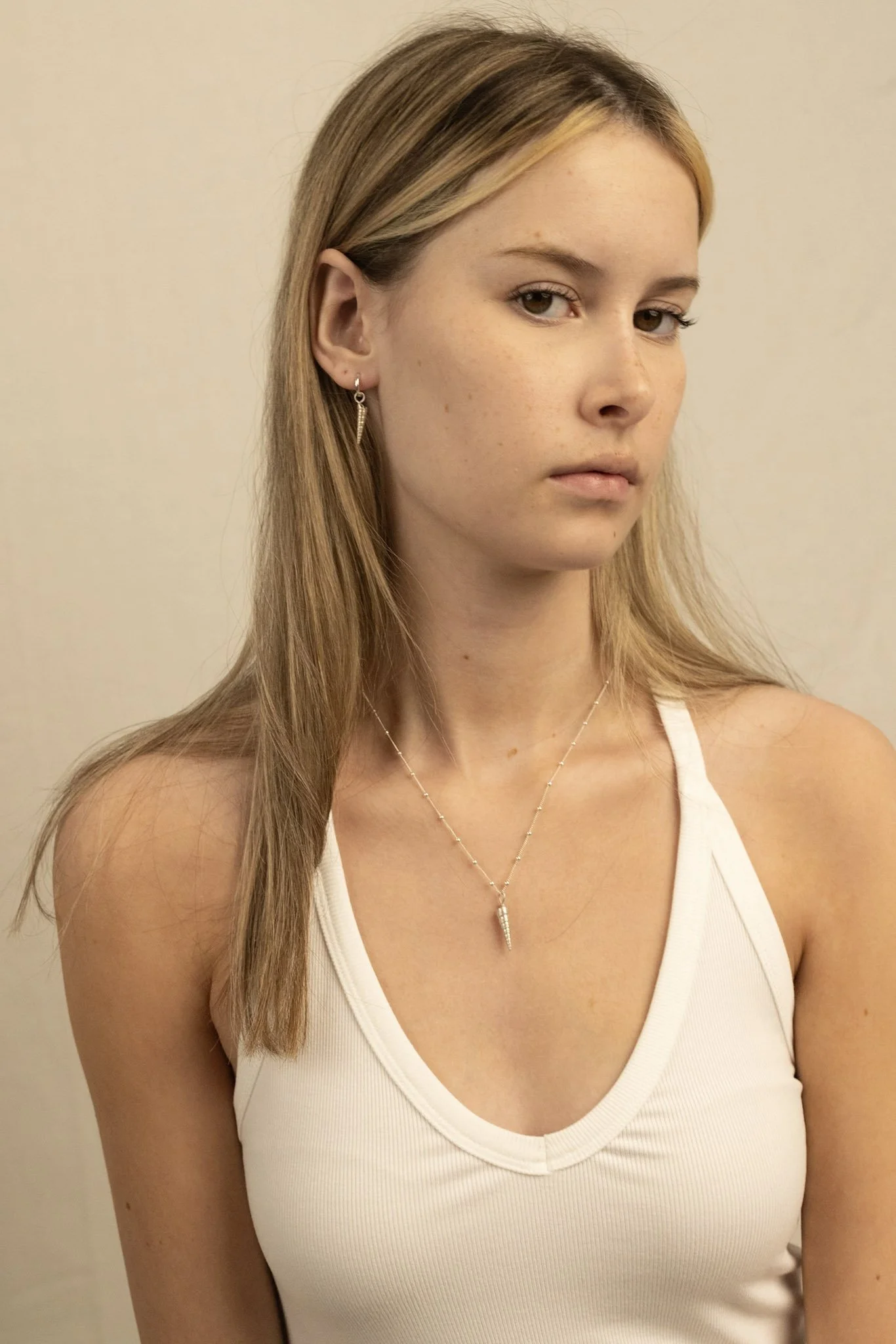 DEV26NEMI14 Sora ~ shell huggies SLV 5.jpg