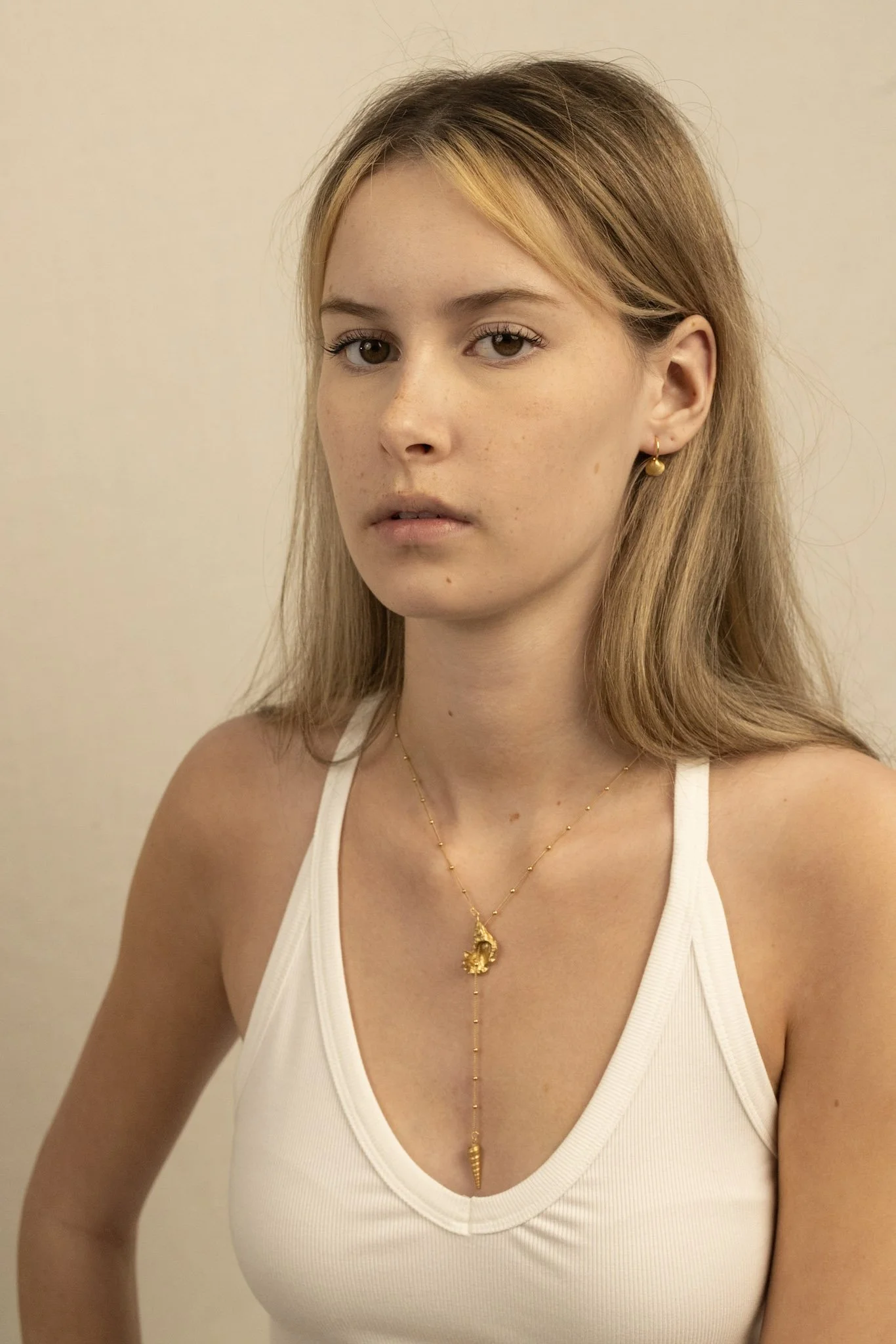 DEV26NEMI15 Ula ~ shell sleepers GLD 2.jpg