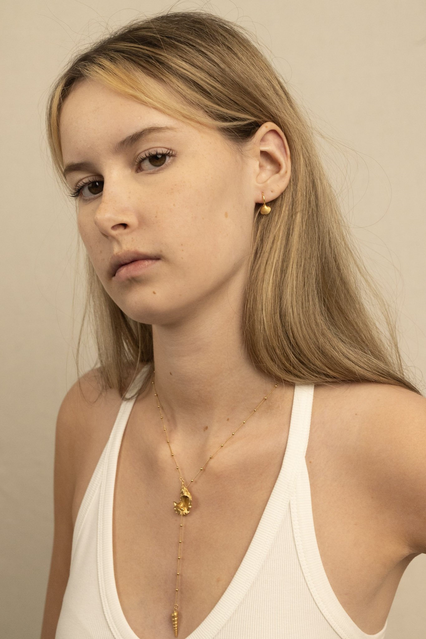 DEV26NEMI15 Ula ~ shell sleepers GLD 3.jpg