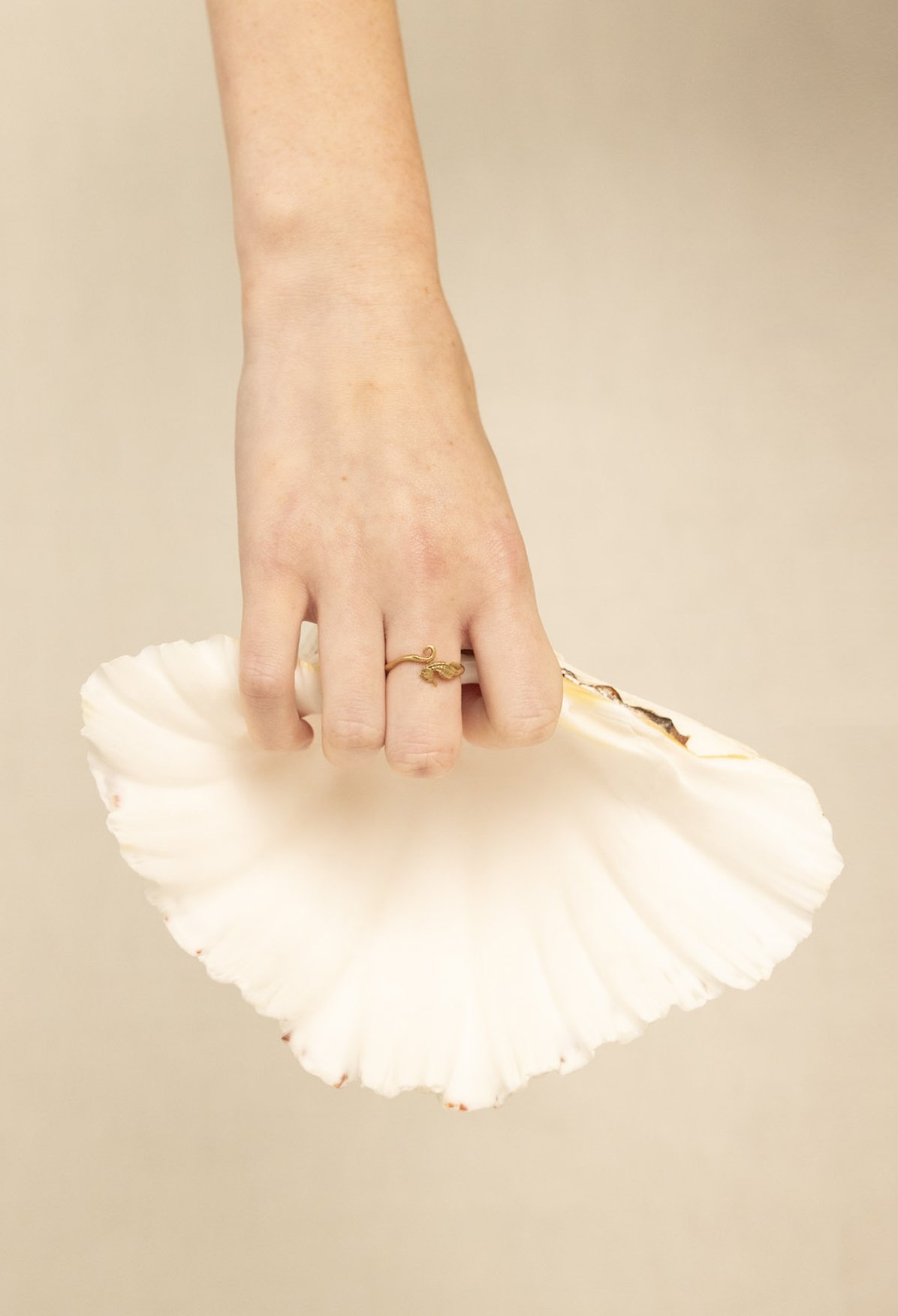 DEV26NEMI28 Talia ~ seahorse ring GLD.jpg