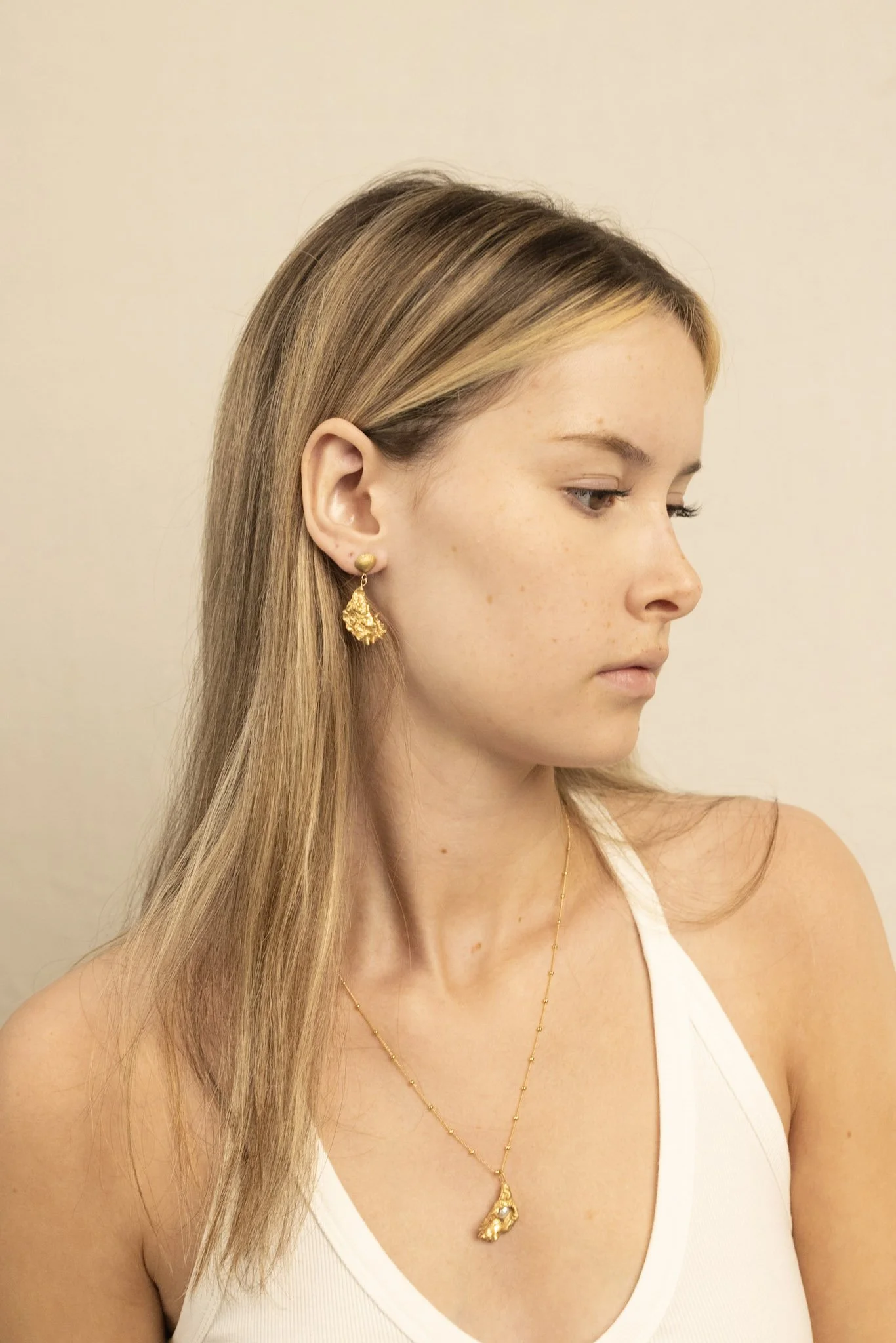 DEV26NEMI10 Sanna ~ oyster drops GLD 1.jpg