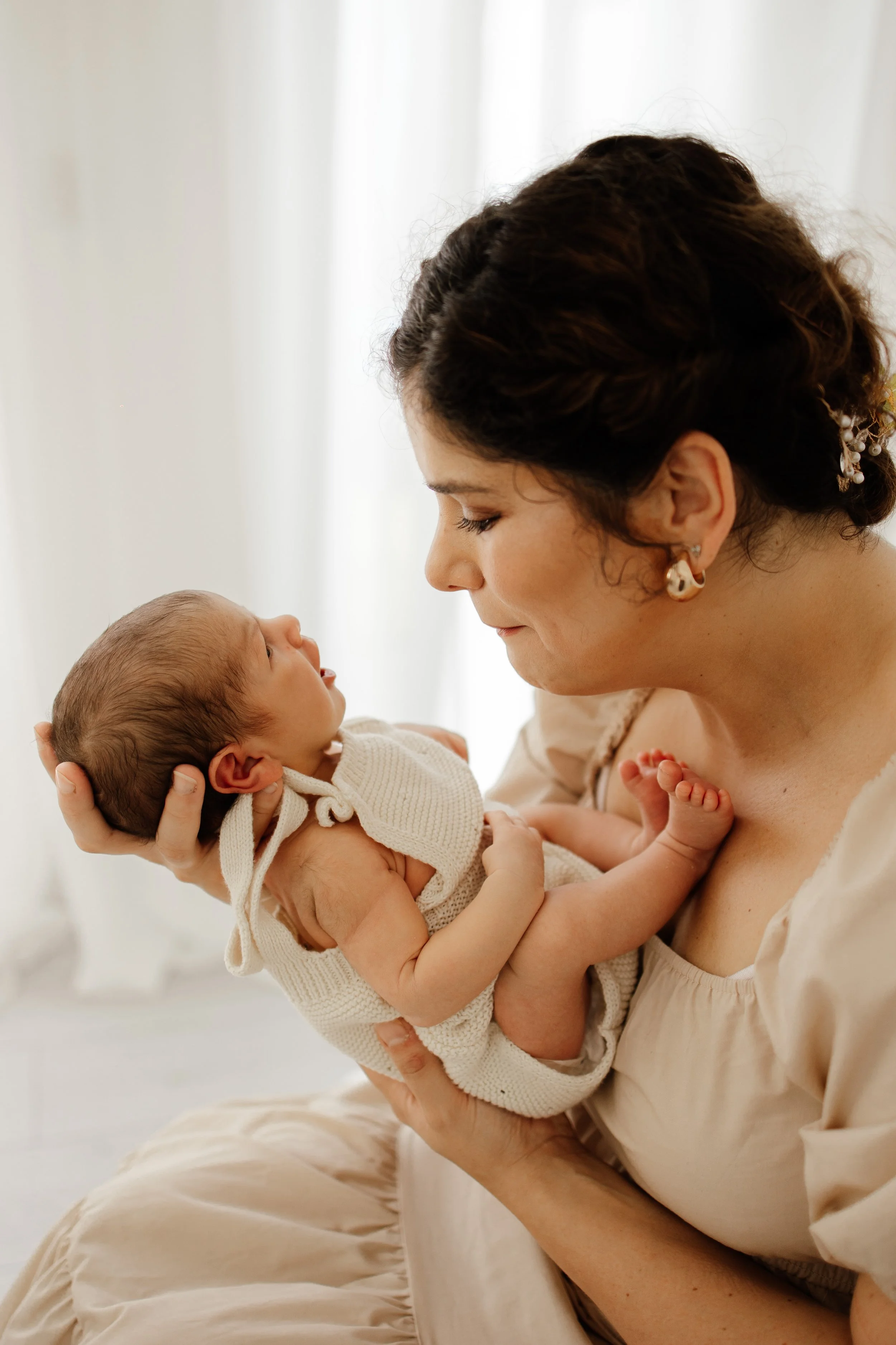 The Importance of Capturing the First Month: When to Have Newborn Photos