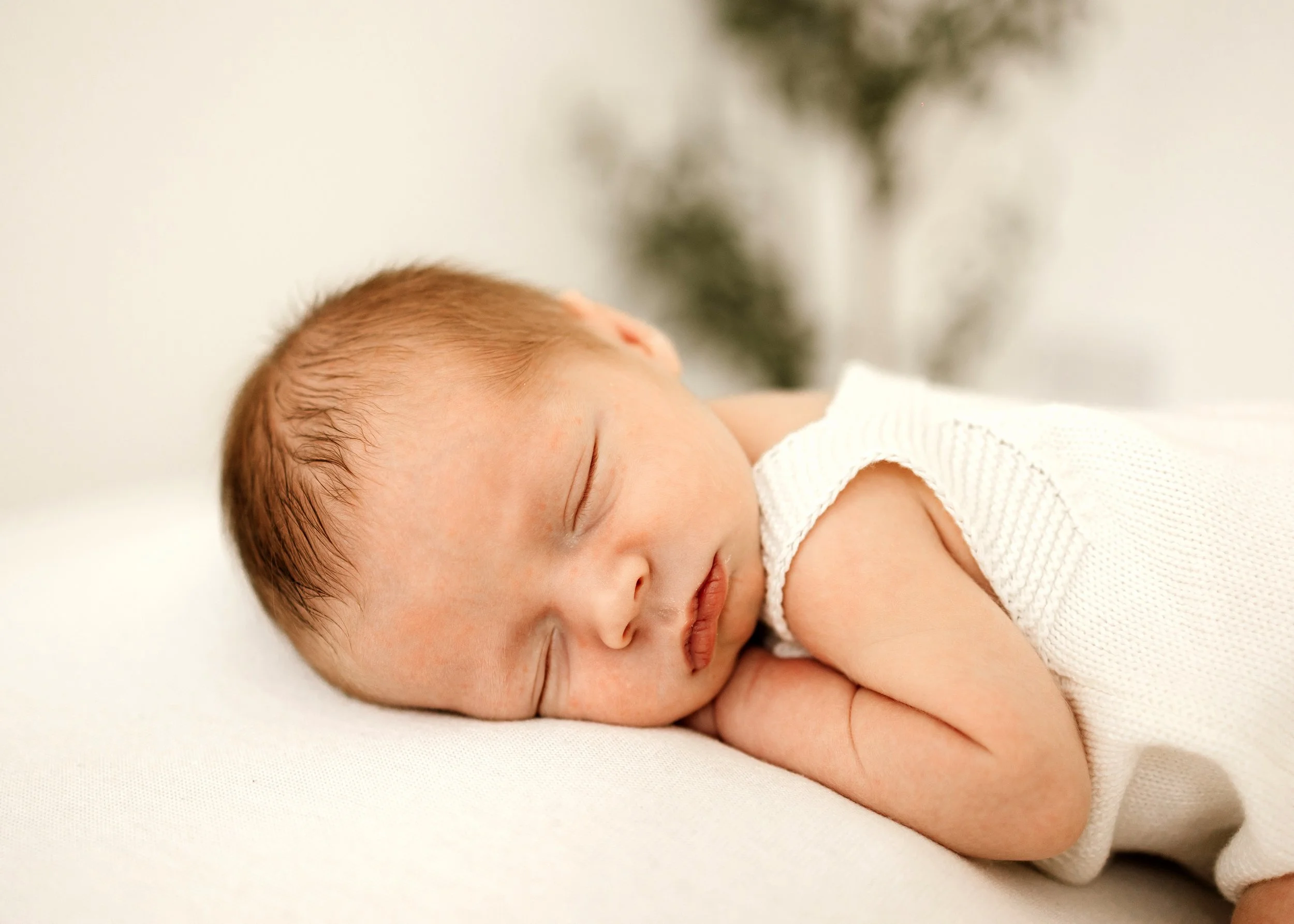 Family newborn photo in Lanarkshire with toddler and baby