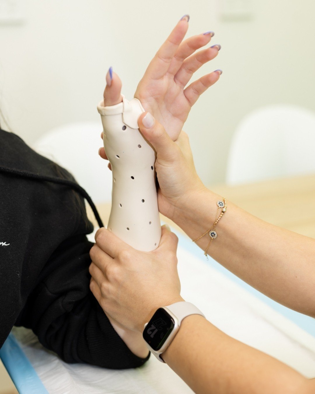 Our custom splints are designed to help with recovery and provide stability during your healing journey. 

Let our physiotherapists guide you through every step for a quicker, more comfortable recovery. 

Book now, link in bio. 🤝🏻

#handtherapy #ma