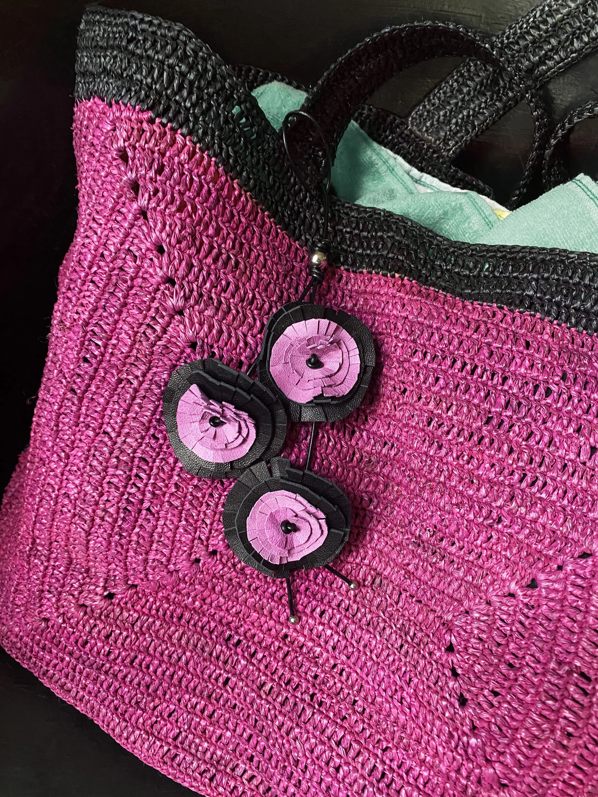 Chrysanthemum Charm Black Pink 4.jpg