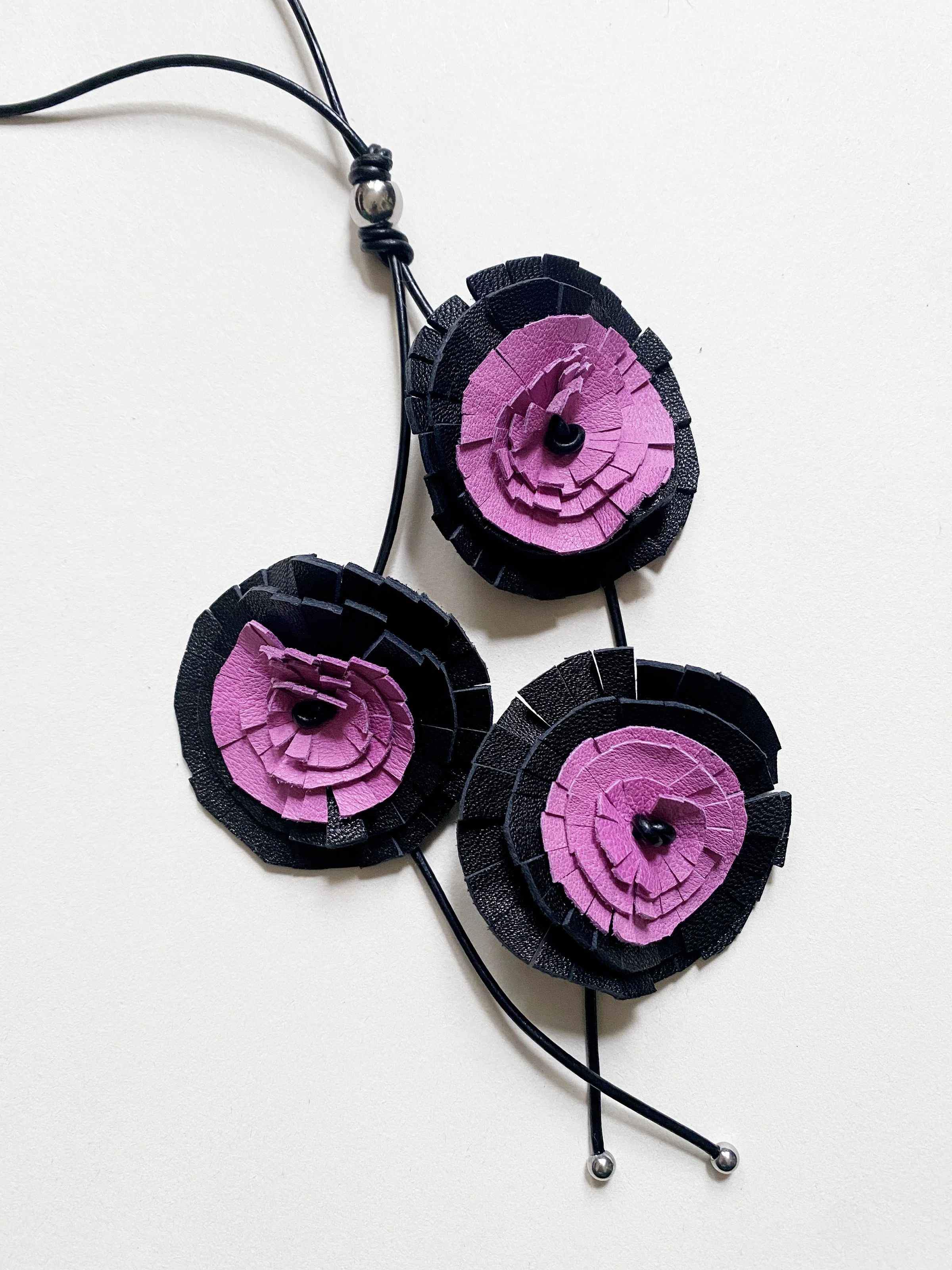 Chrysanthemum Charm Black Pink 3.jpg