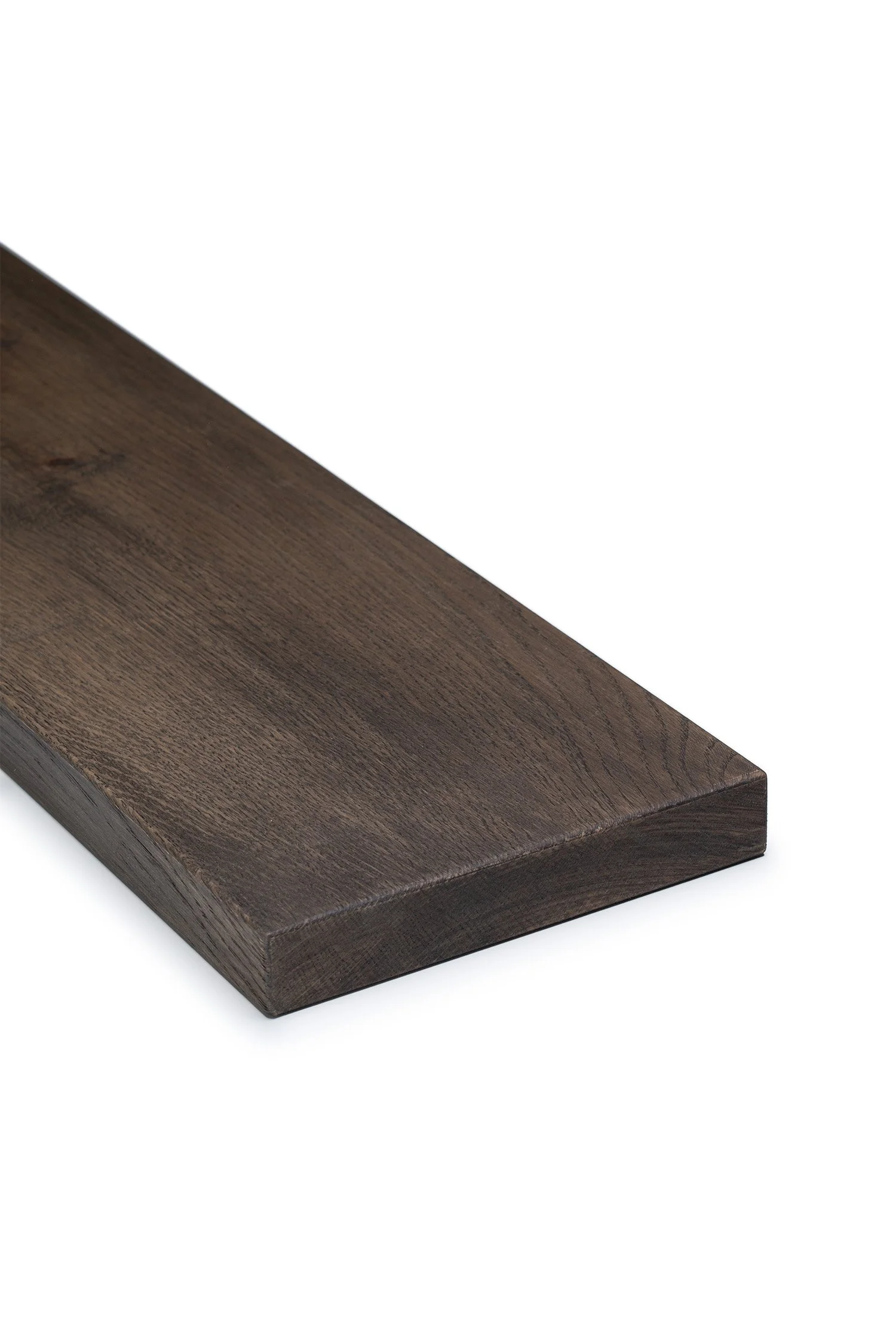 donkere eiken plank voor het interieur op maat gemaakt voor in de keuken als opbergvak voor borden en kruiden