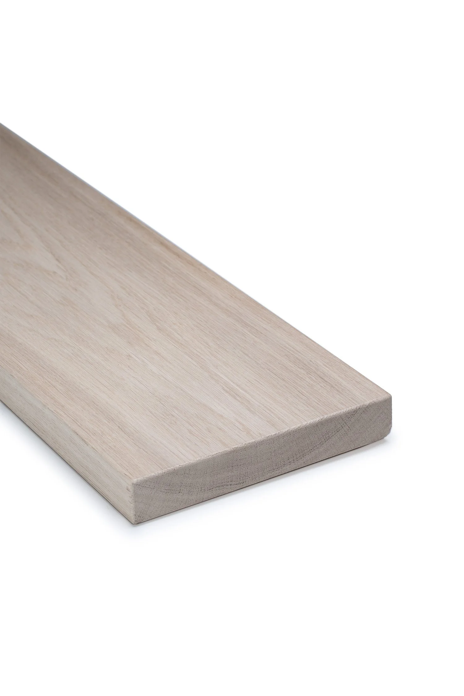 Een stuk lichtgekleurde houten wandplank met rec`hte kanten.