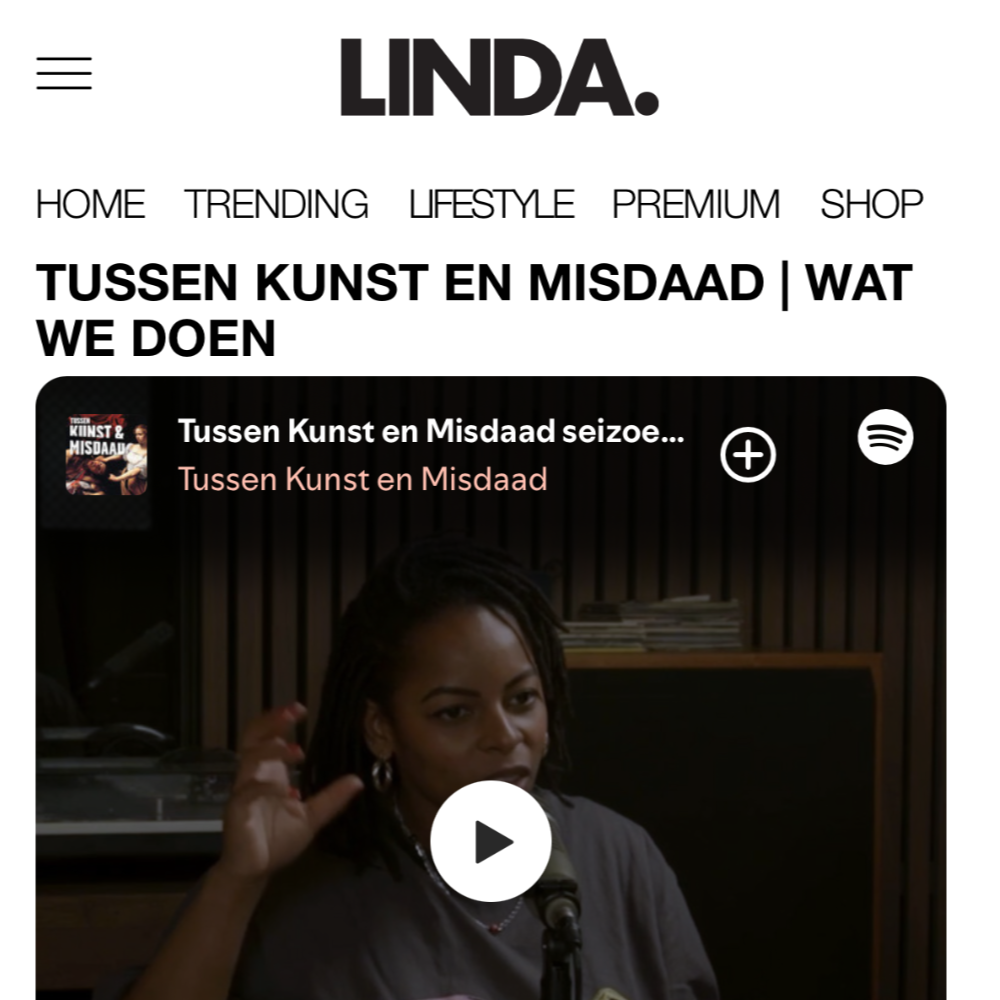 Screenshot van een website met de titel 'LINDA.' en een artikel over 'Tussen Kunst en Misdaad' met een afbeelding van een vrouw die spreekt in een microfoon.