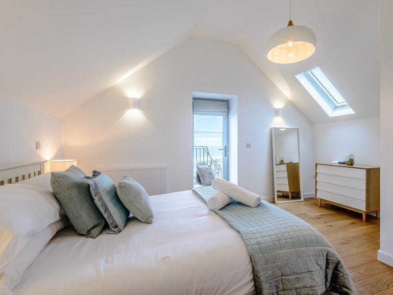 Nant - Sea View - Ensuite.jpg (Copy)