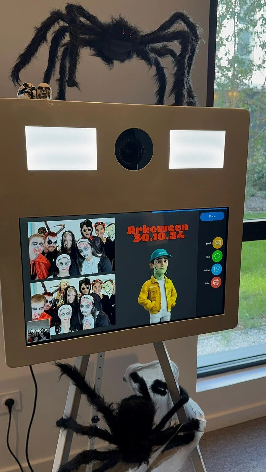 Photobooth interactif à Montpellier : idées de thèmes pour vos événements d'entreprise