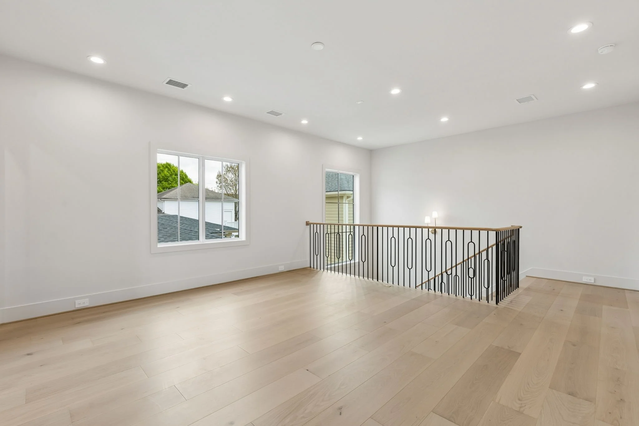 702 E 8th - Game Room 2.jpg