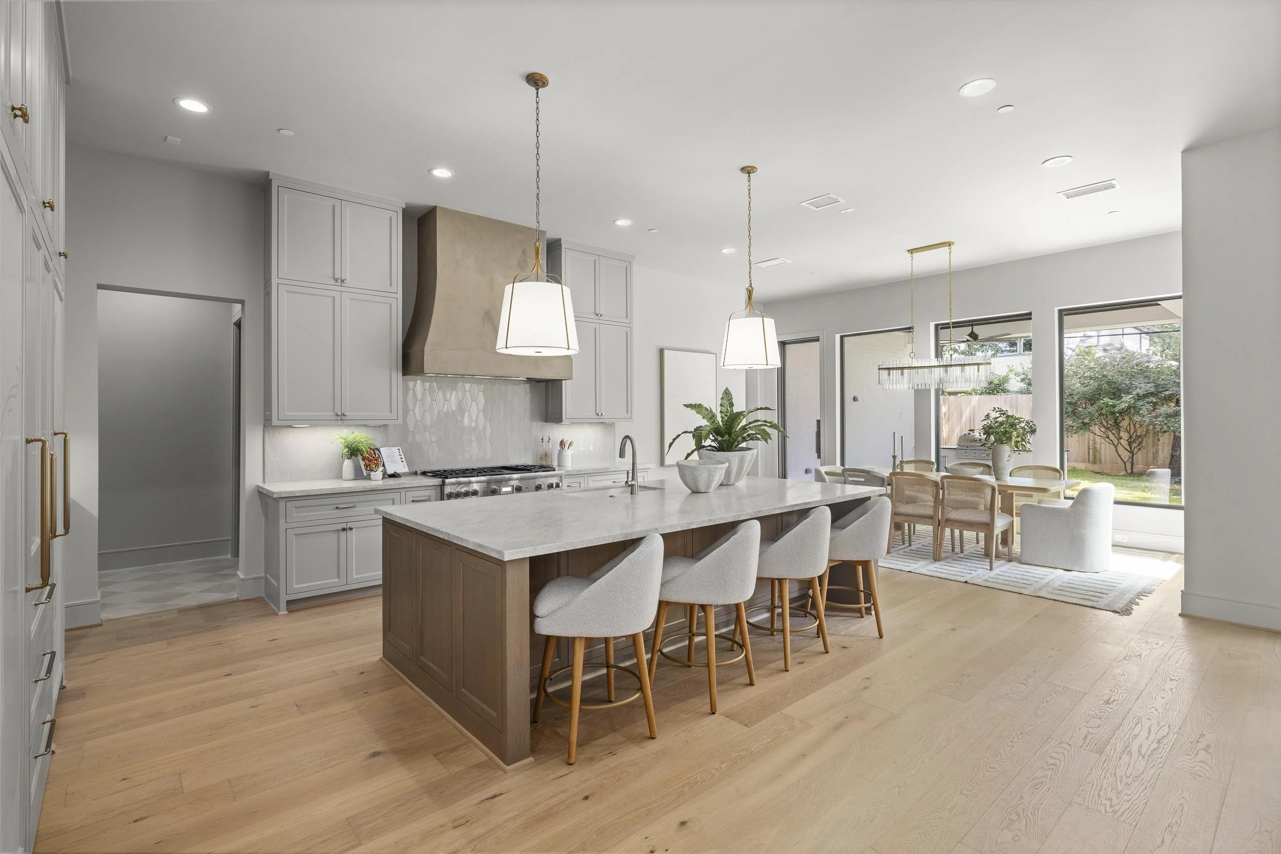 8320 Cedarspur- Kitchen -03.jpg