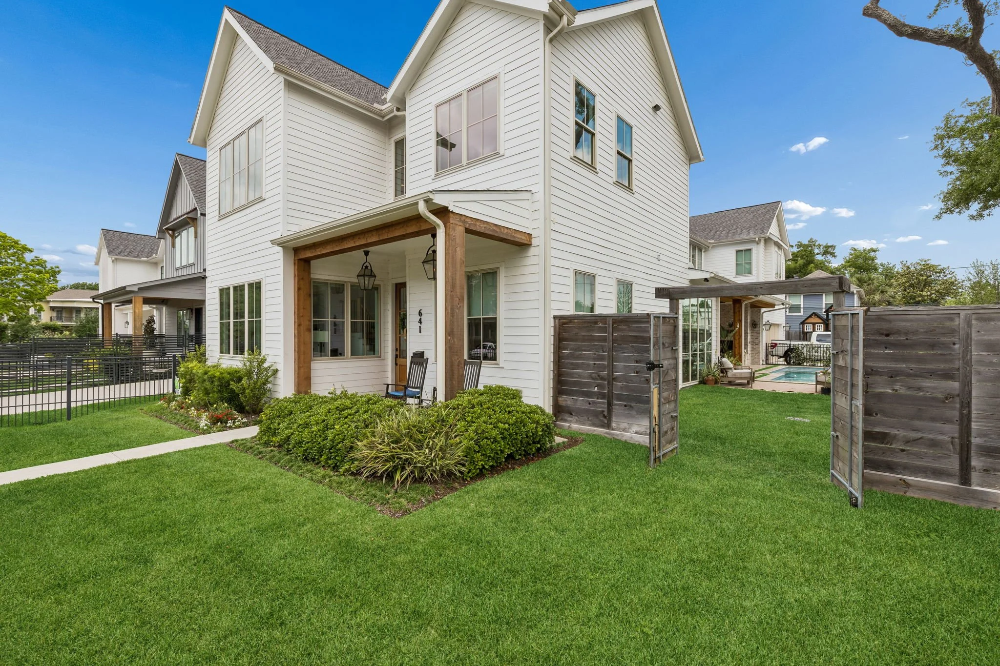 641 E 8th - Exterior 4.jpg