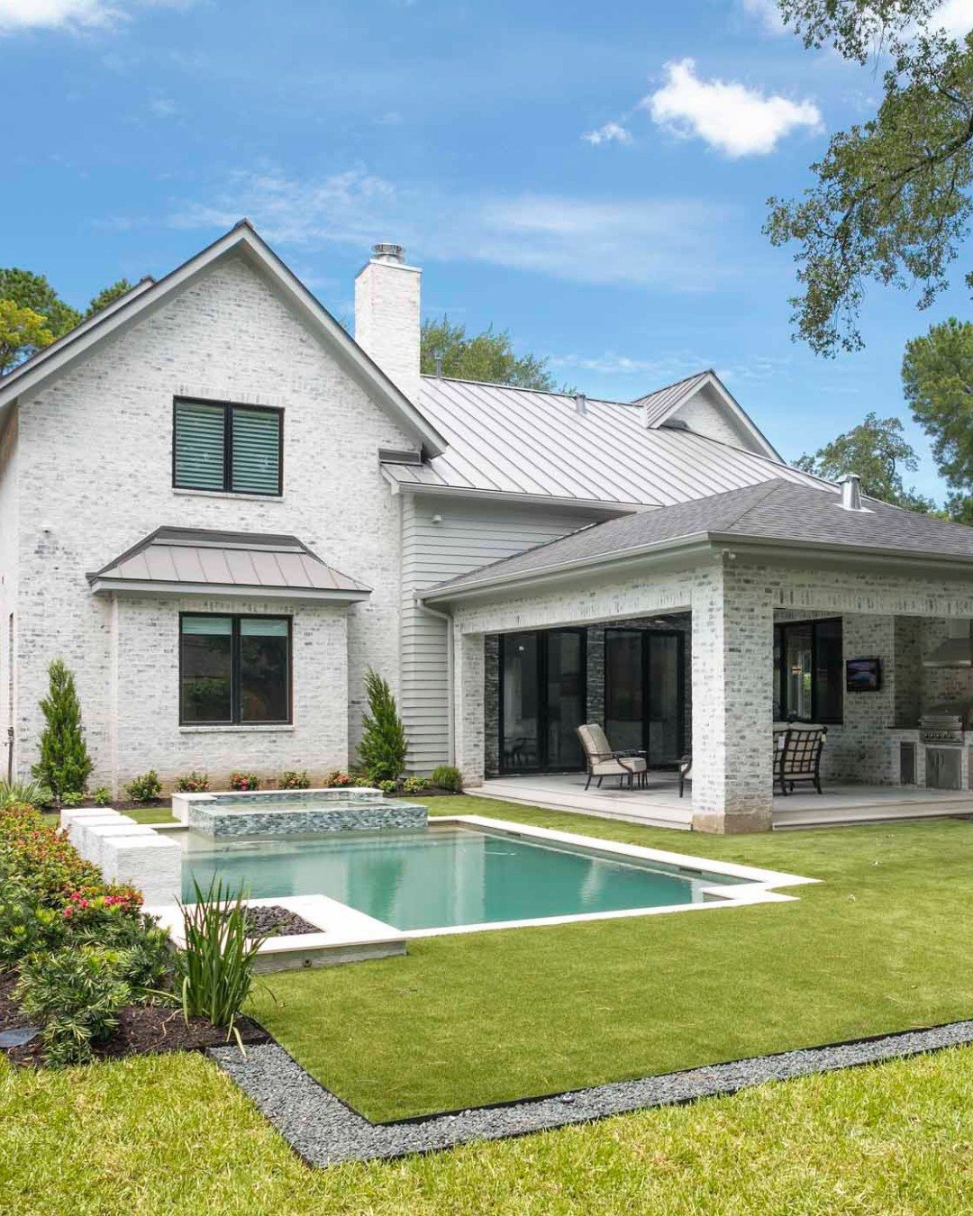 A Spring Valley favorite worth revisiting. The backyard, the kitchen, the exterior.. still just as good as we remembered. Thoughtful design never goes out of style.
.
.
.
.
#aspirefinehomes #houstonliving #houstonluxuryliving #luxuryhomes