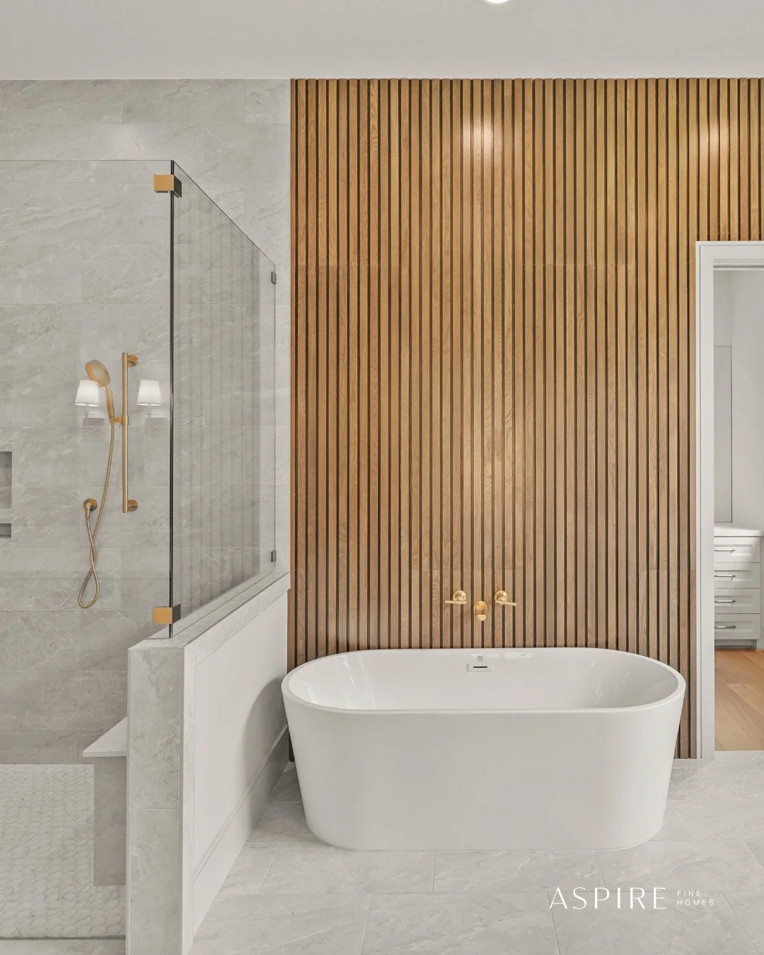 A few of our favorite primary baths we&rsquo;ve built.

From layout to lighting to the smallest details, each one was designed to feel calm, functional, and timeless.

Which one would you choose?
.
.
.
.
#HoustonBuilder #HoustonHomes #CustomHomeBuild