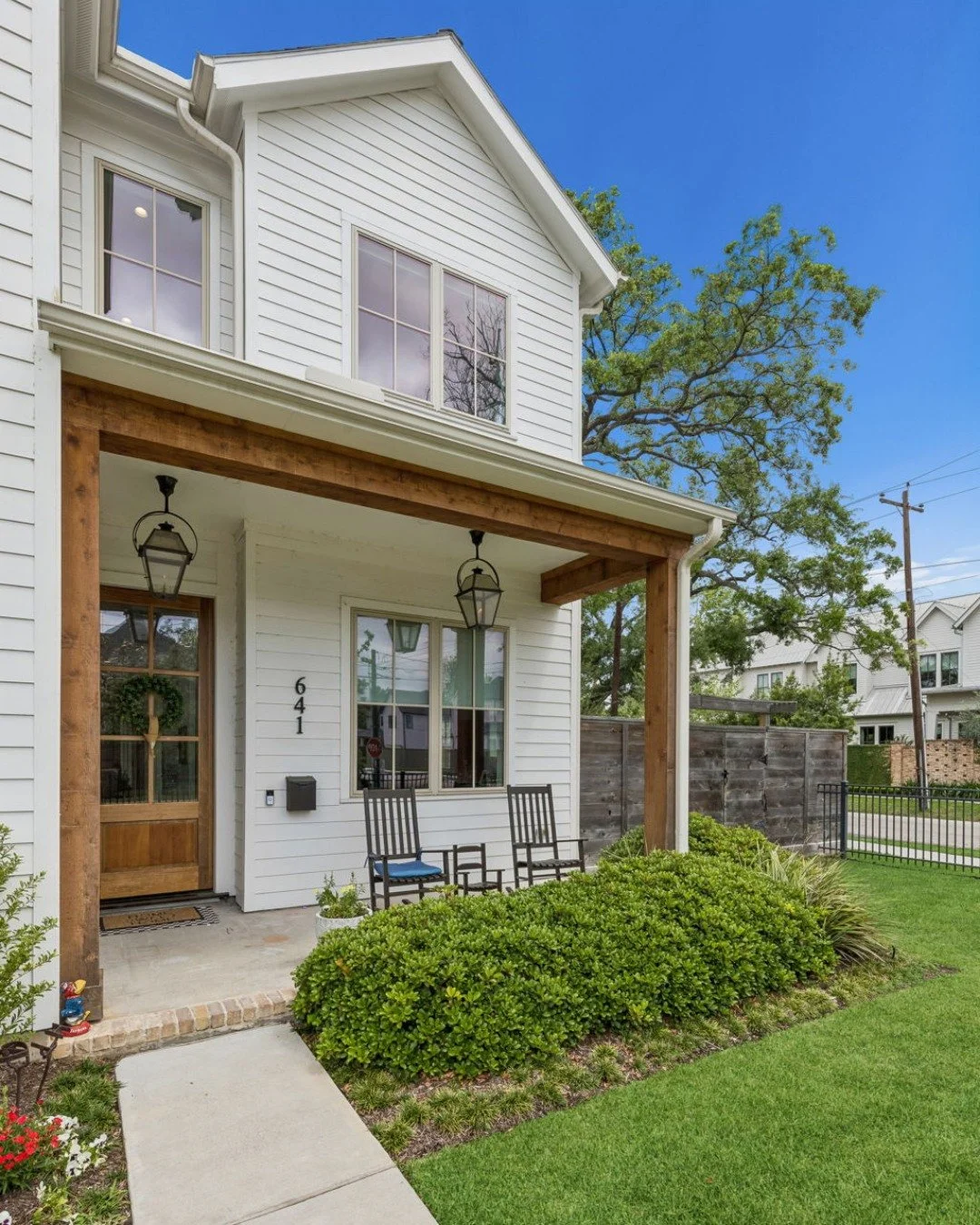 A first look at this recently completed custom home in The Heights.

From the initial vision to the final details, every part of this home was thoughtfully designed and carefully built. It&rsquo;s always rewarding to see a project come together like 