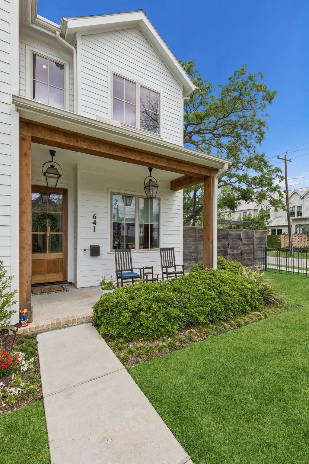 641 E 8th - Exterior 3.jpg