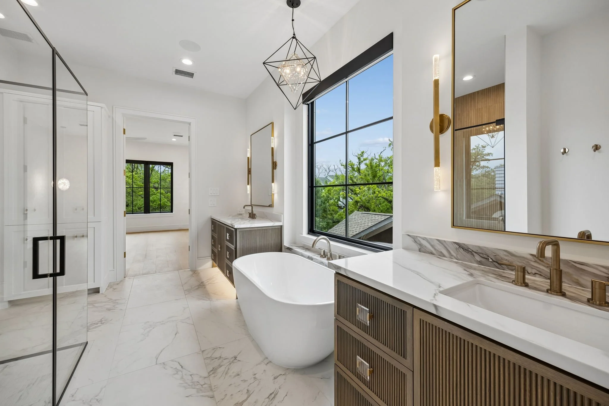 1001 East 7 1/2 Primary Bath III