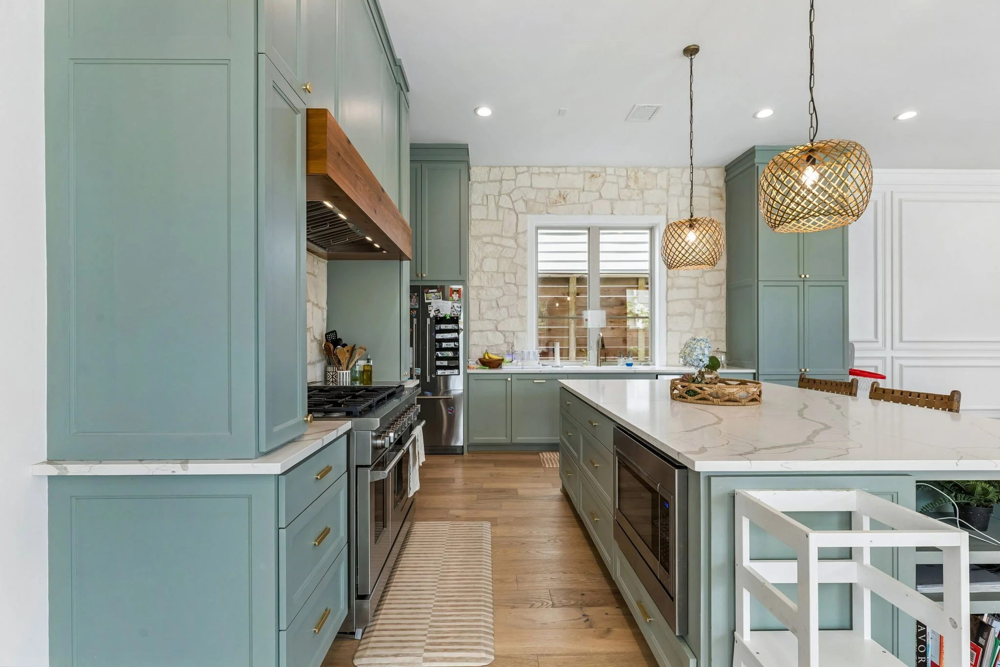 641 E 8th - Kitchen 1.jpg