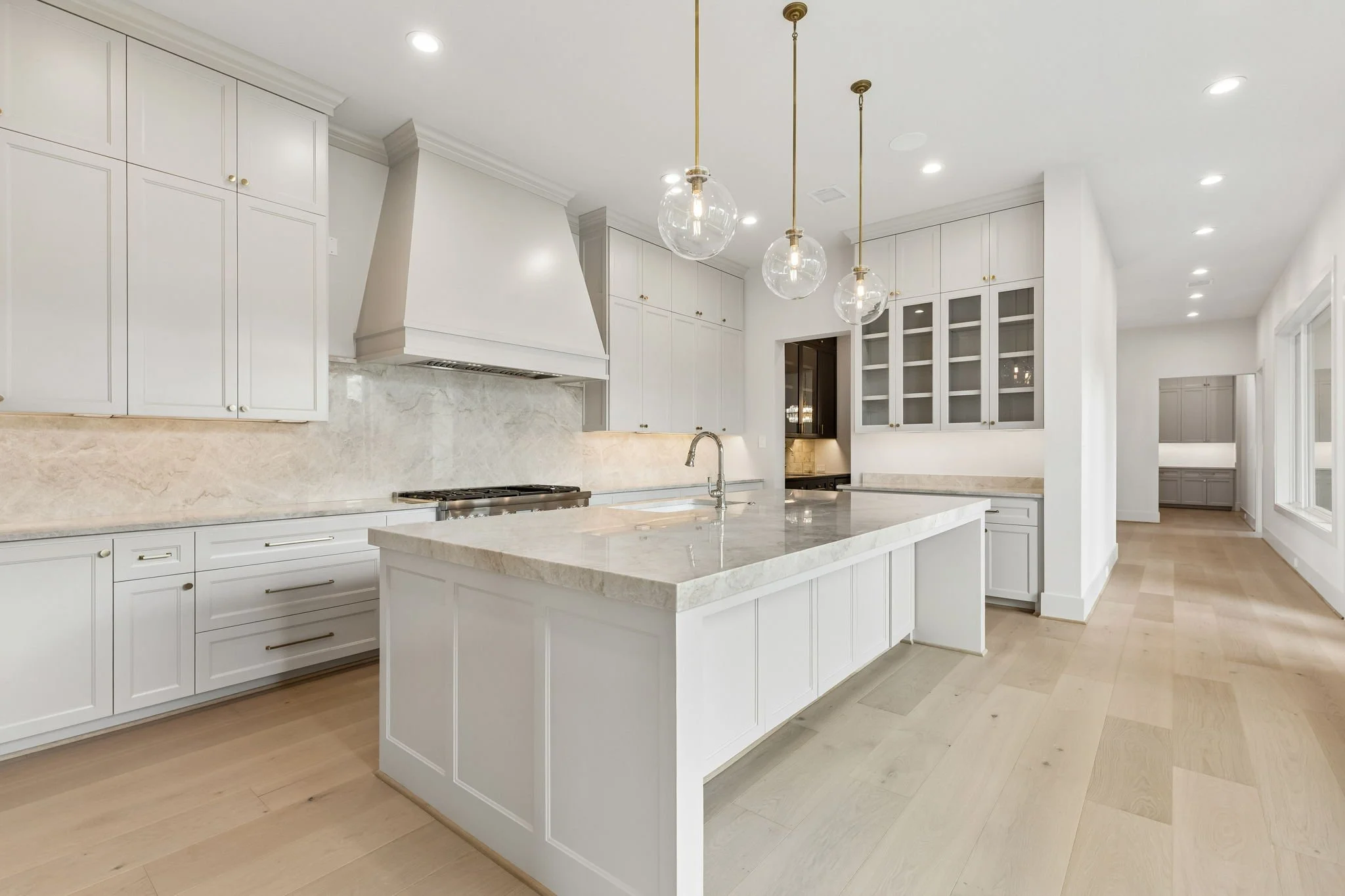 702 E 8th - Kitchen 1.jpg