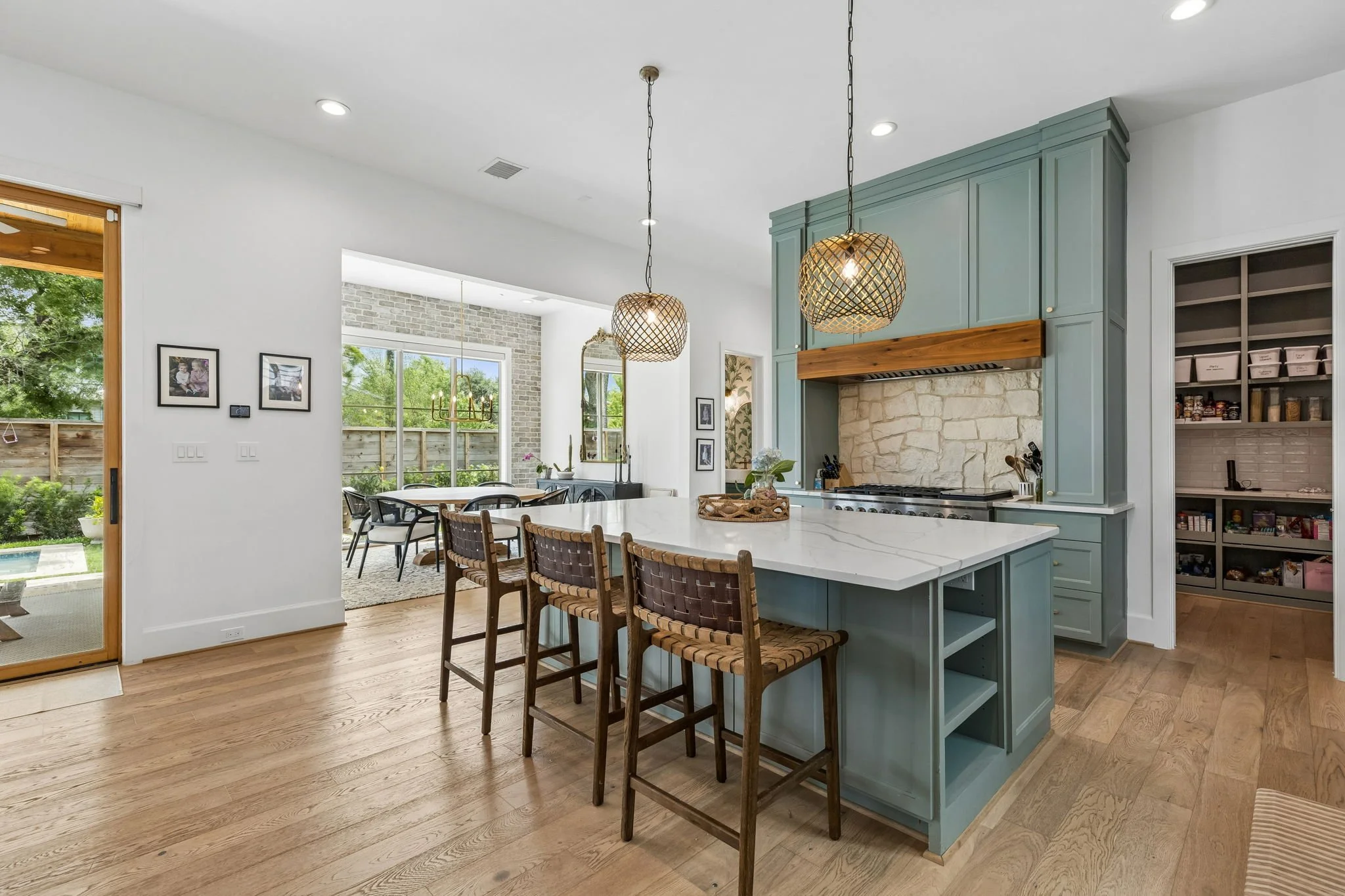 641 E 8th - Kitchen 4.jpg
