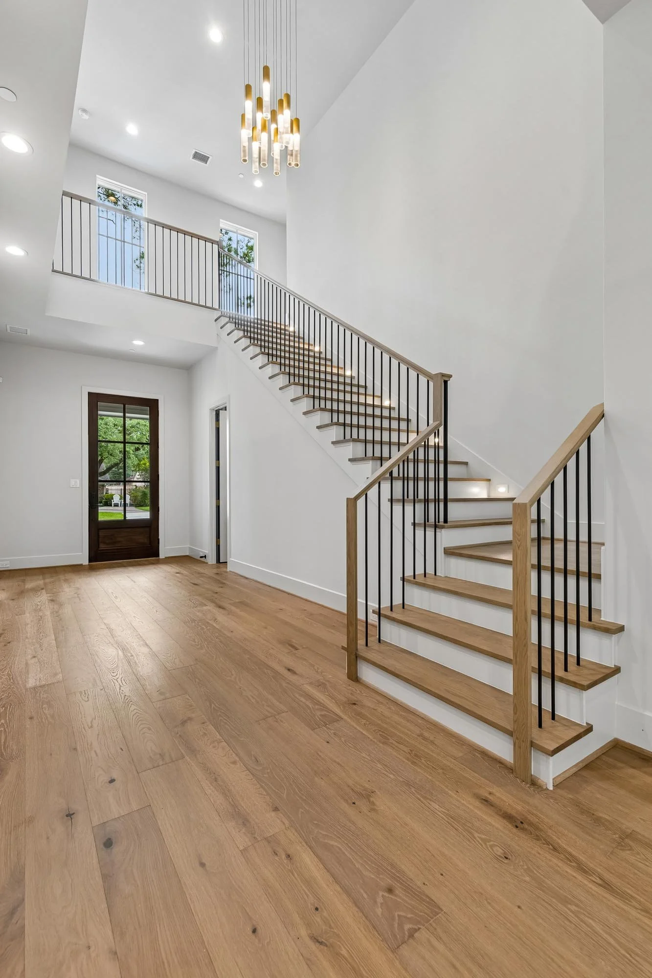 8715 Winningham Foyer 2
