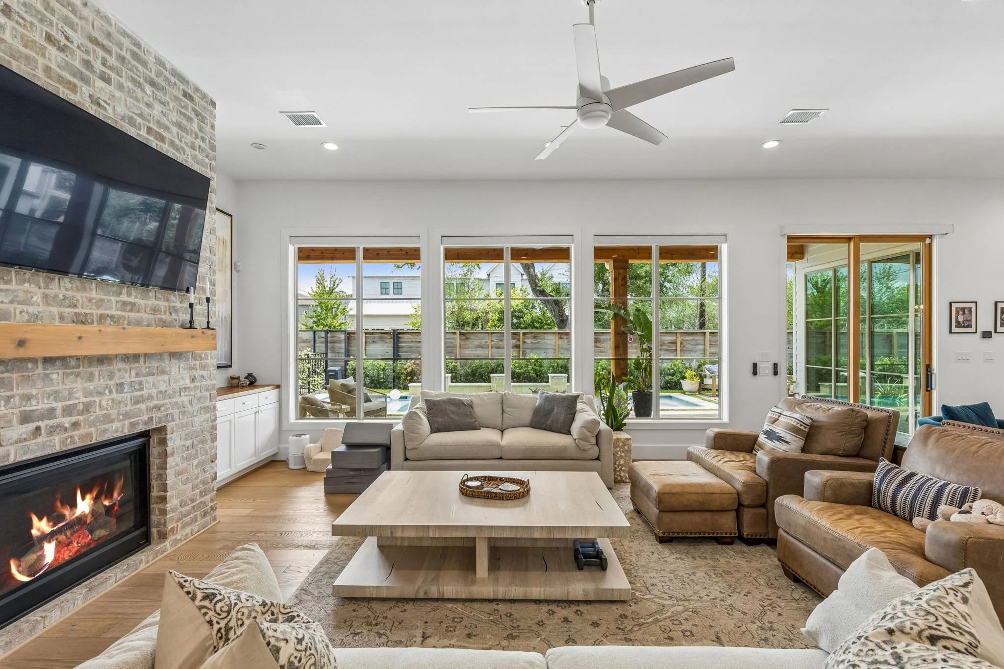 641 E 8th - Living Room 4.jpg