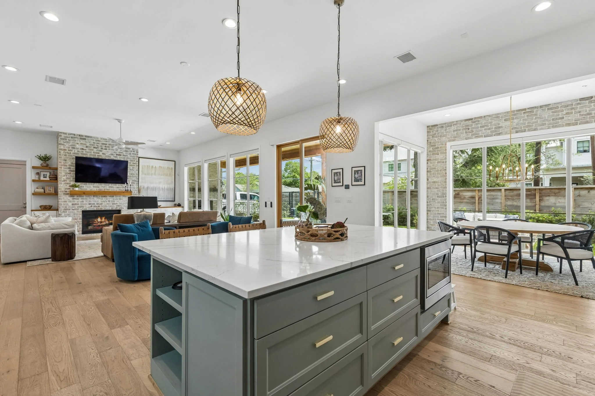 641 E 8th - Kitchen 5.jpg