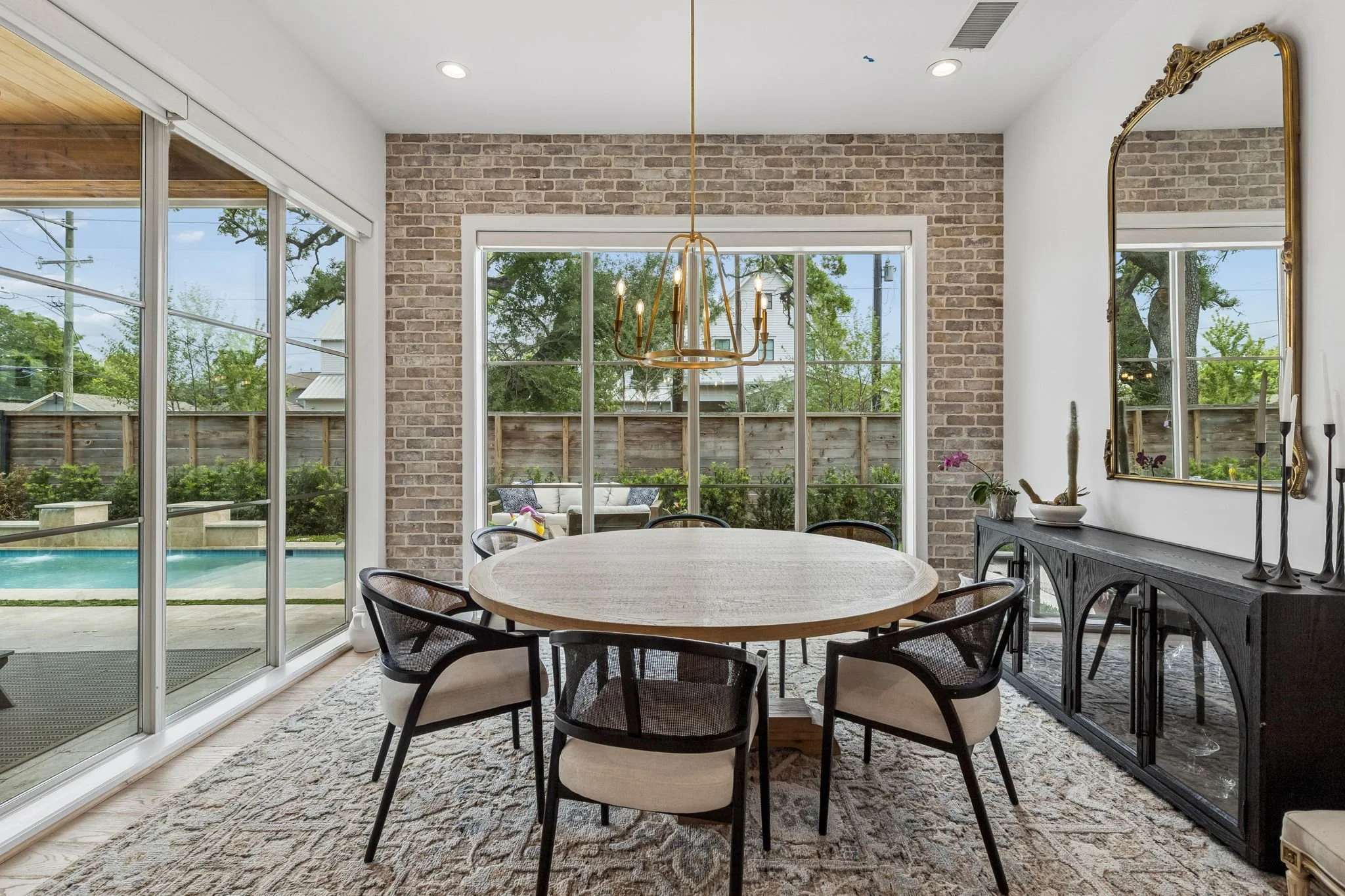 641 E 8th - Dining 1.jpg