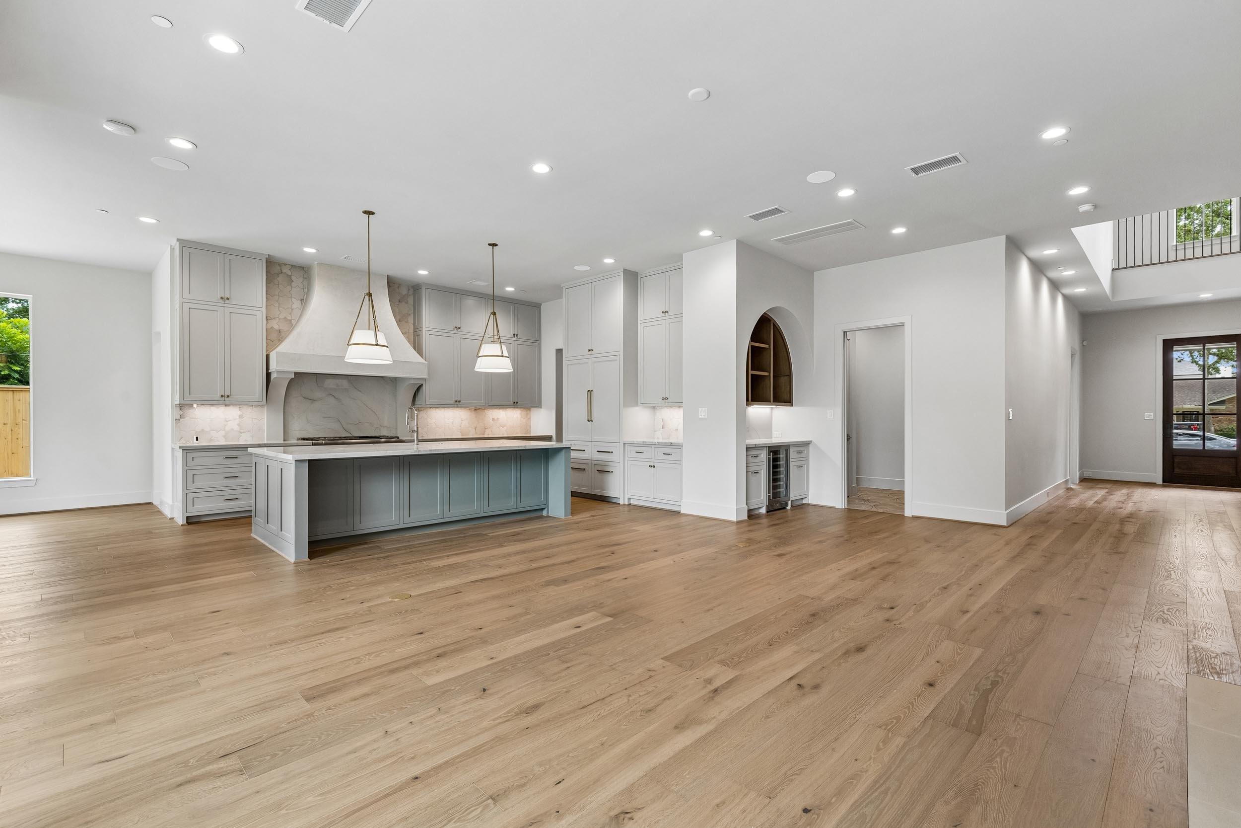 8715 Winningham Living Room 6