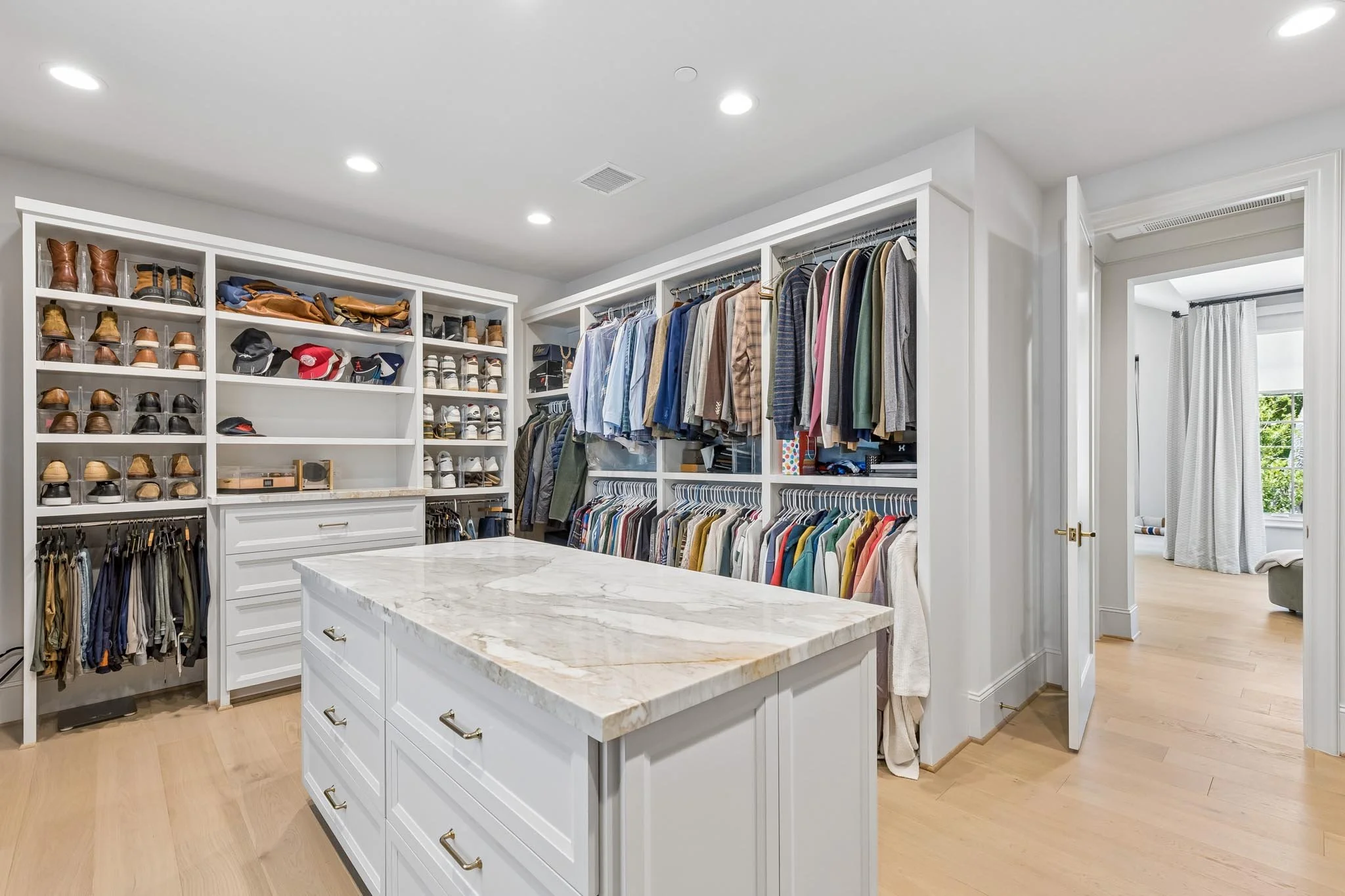 1258 Fries-PRIMARY CLOSET-01.jpg