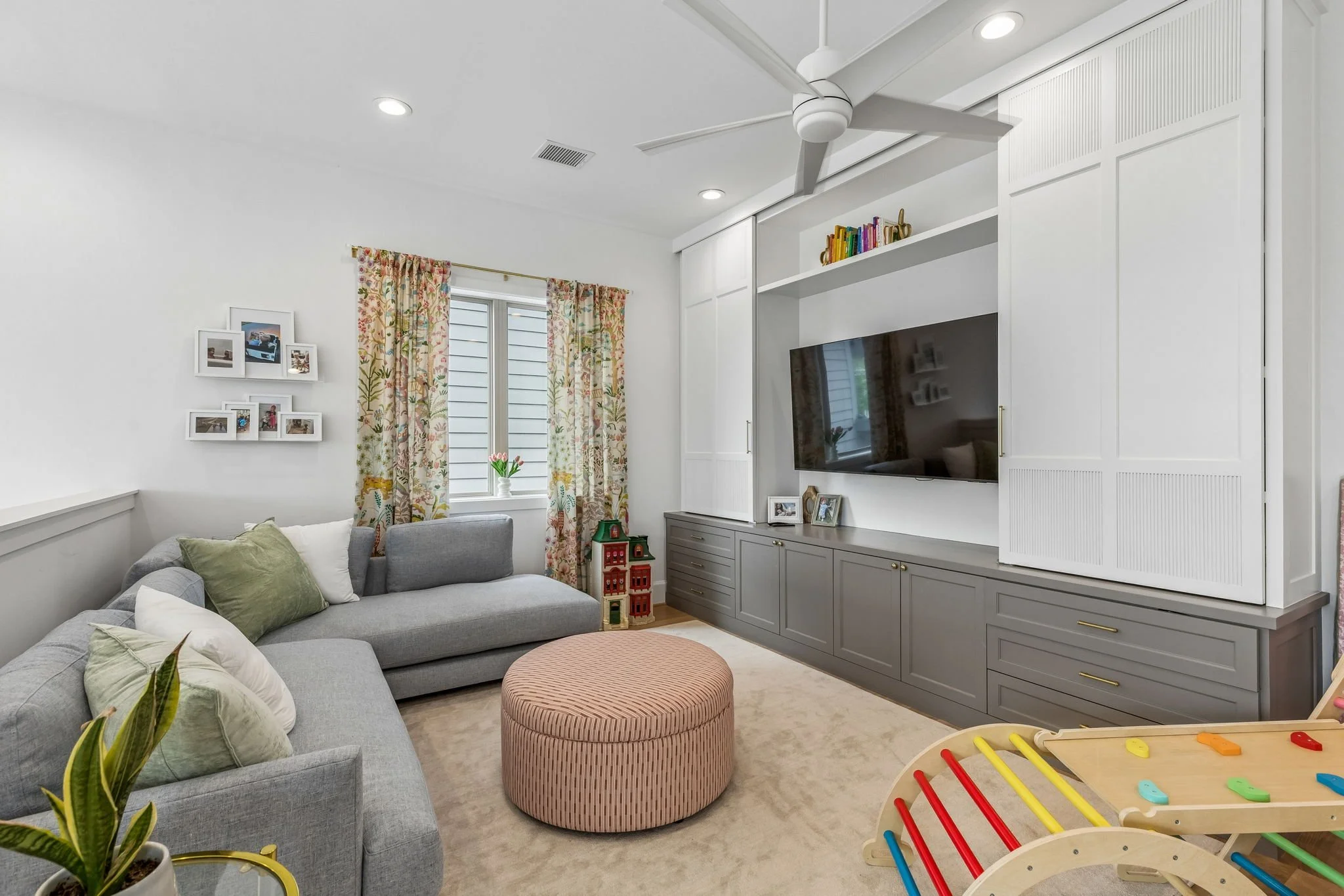 641 E 8th - Gameroom 1.jpg