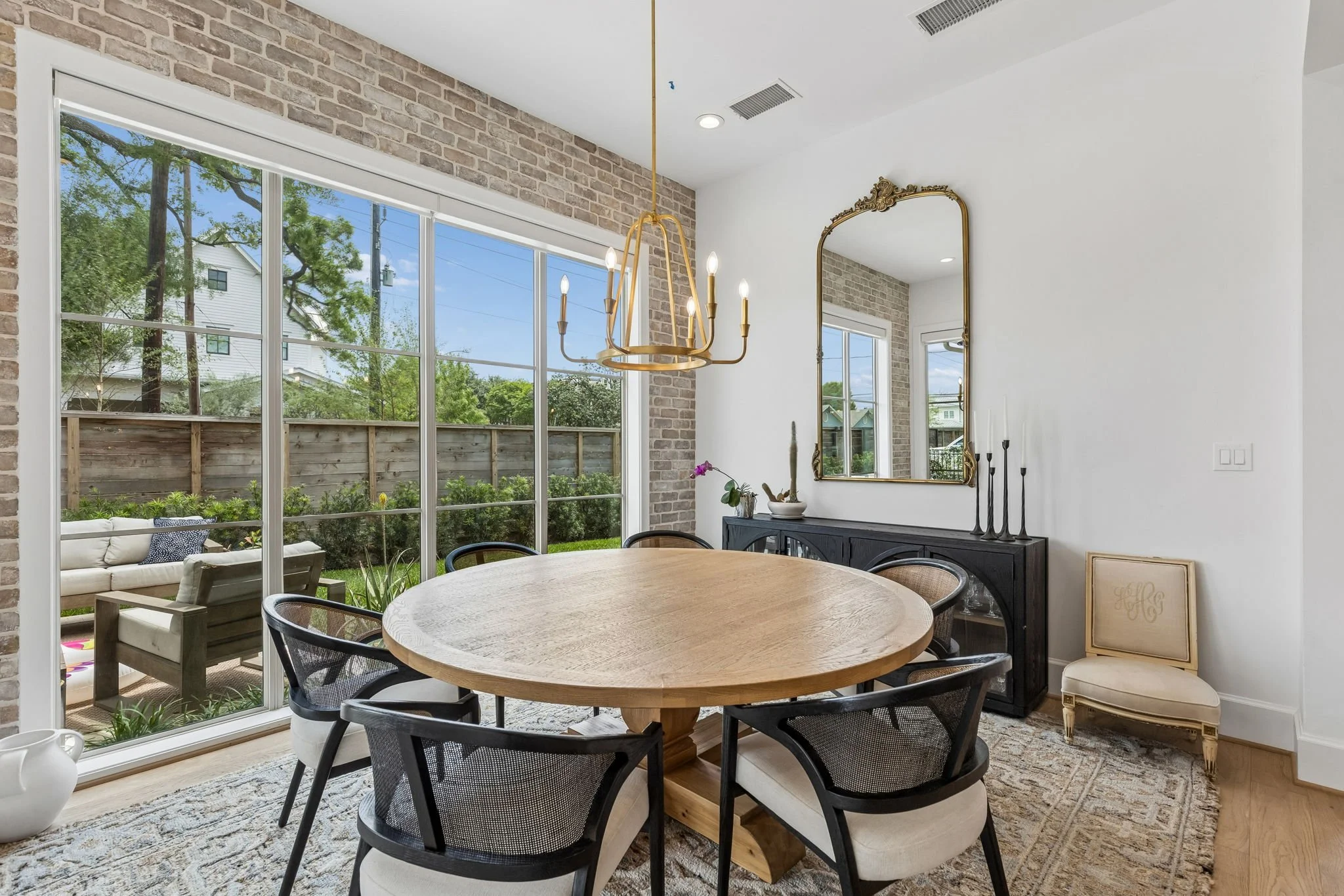 641 E 8th - Dining 2.jpg