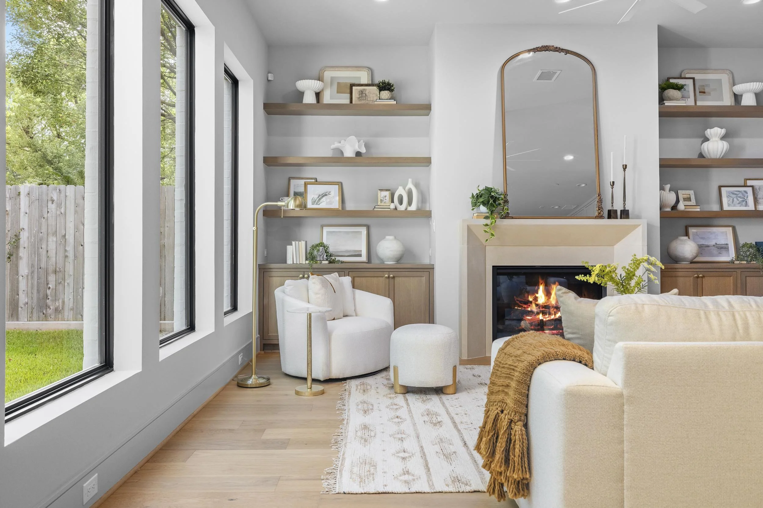 8320 Cedarspur- Living Room - 03.jpg