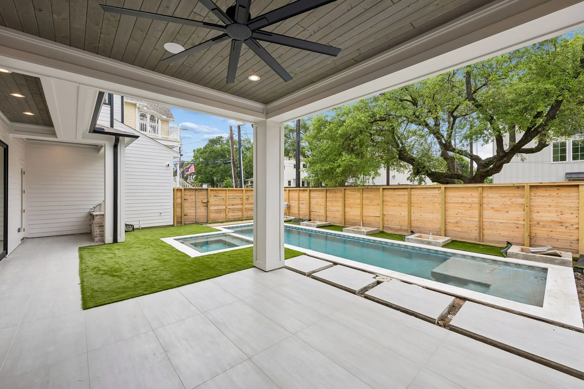 1001 East 7 1/2 Outdoor Living