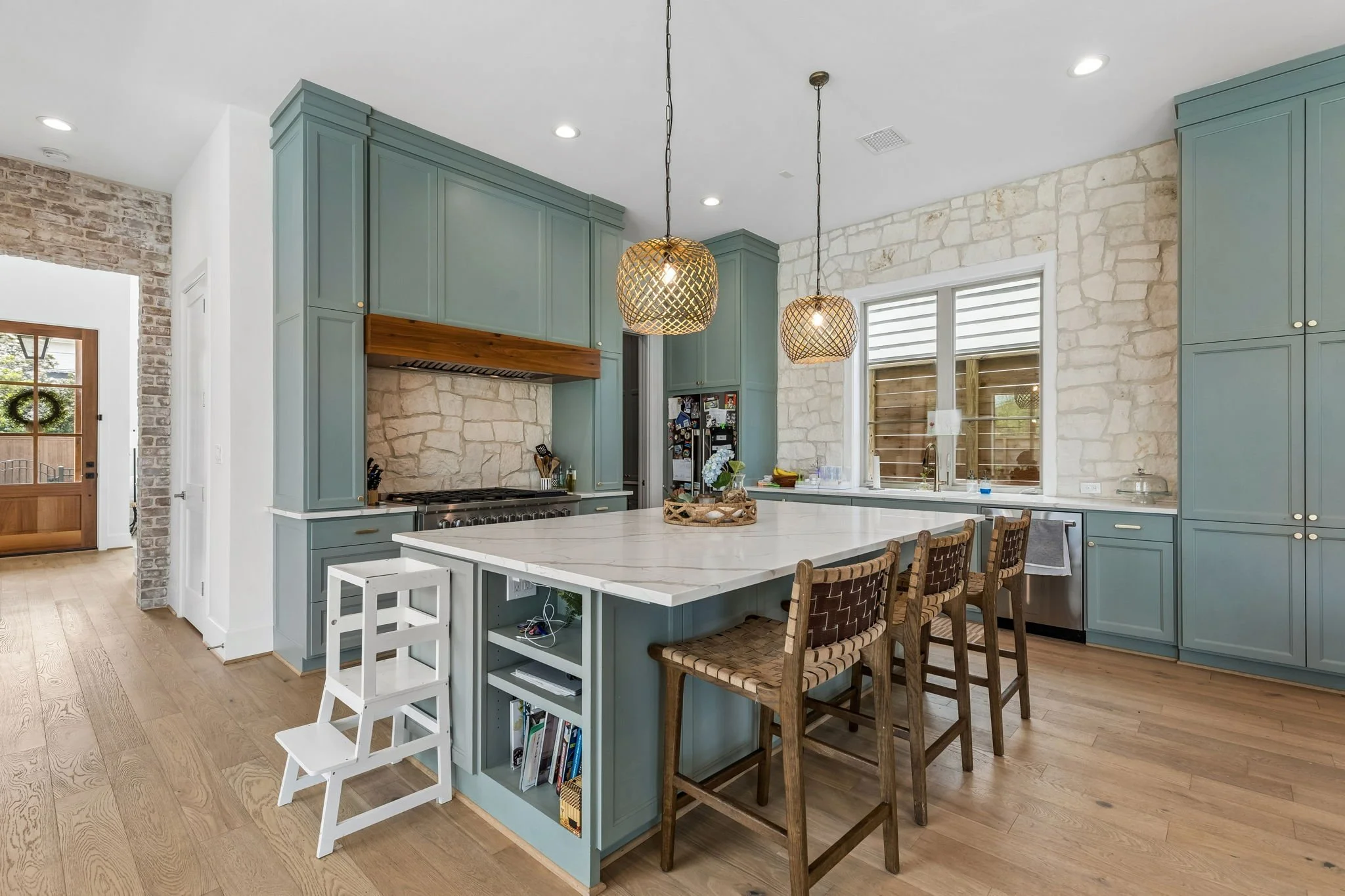 641 E 8th - Kitchen 2.jpg