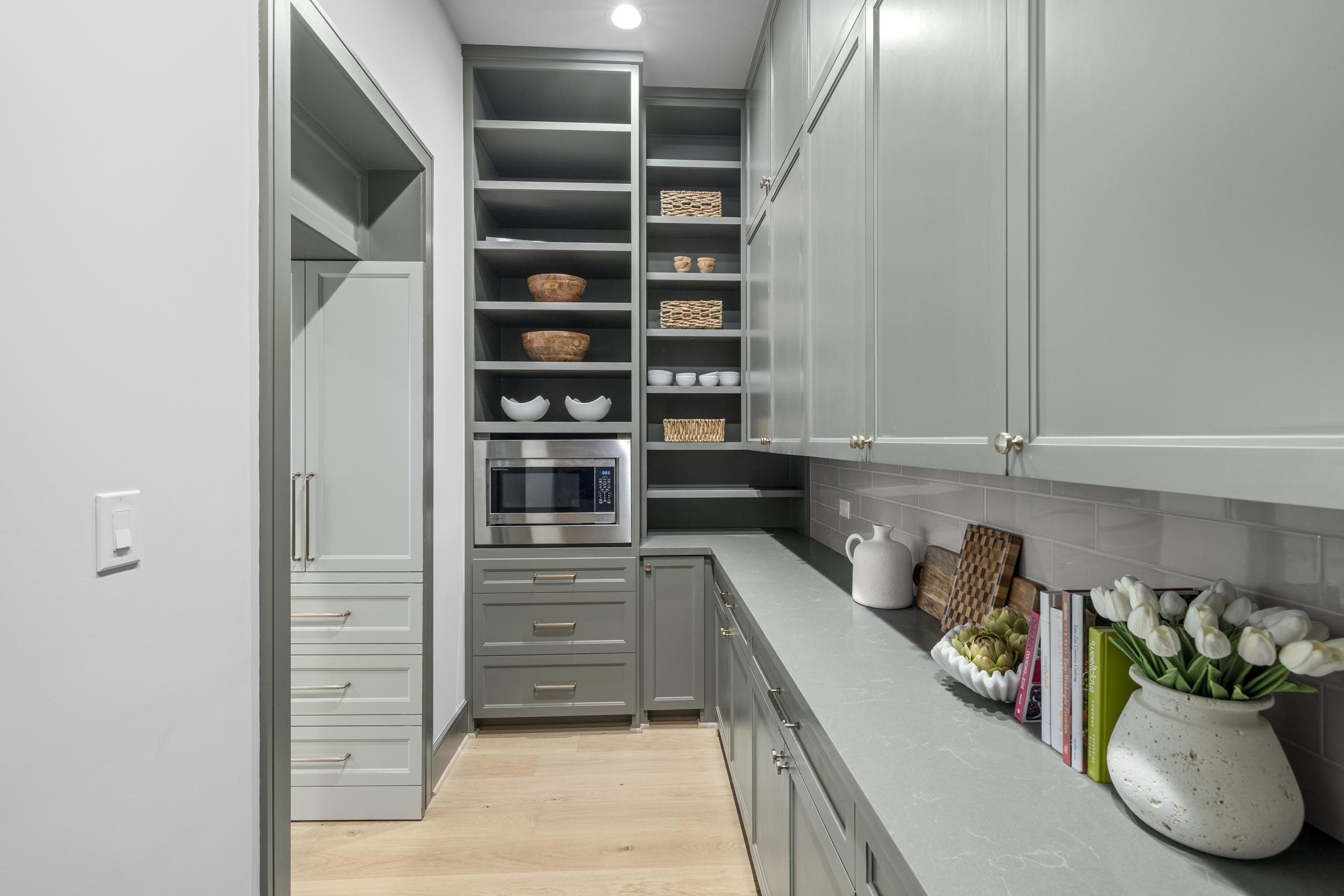 8320 Cedarspur- Pantry -01.jpg