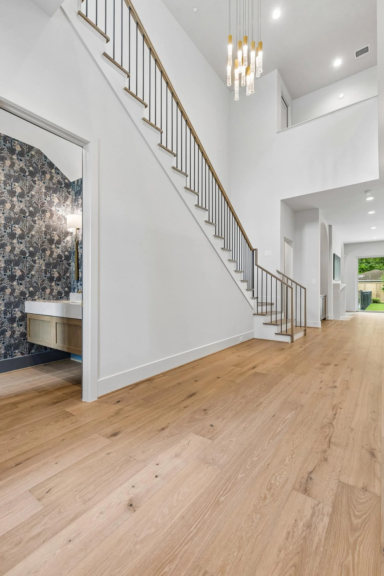 8715 Winningham Foyer 5