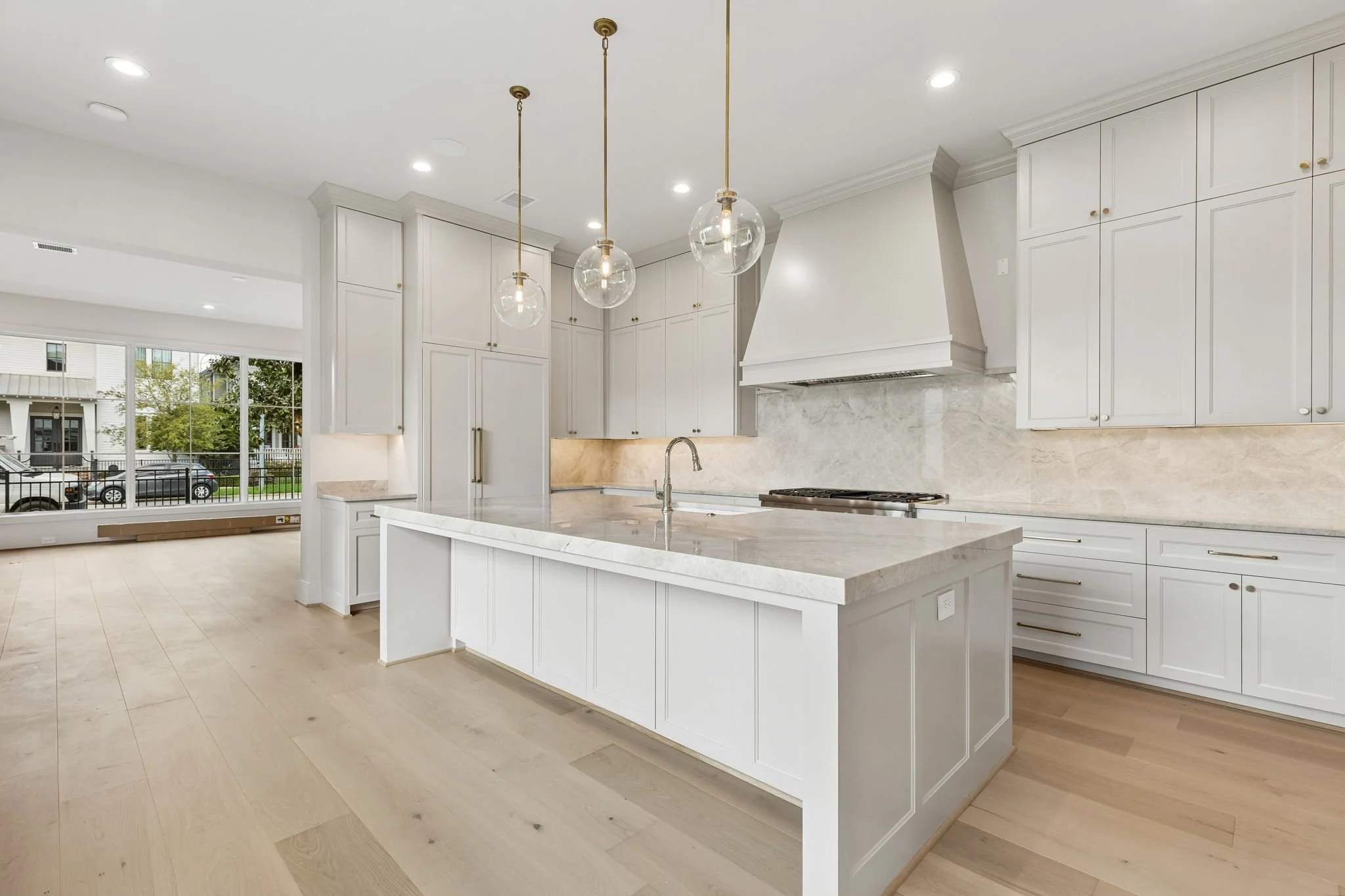 702 E 8th - Kitchen 3.jpg