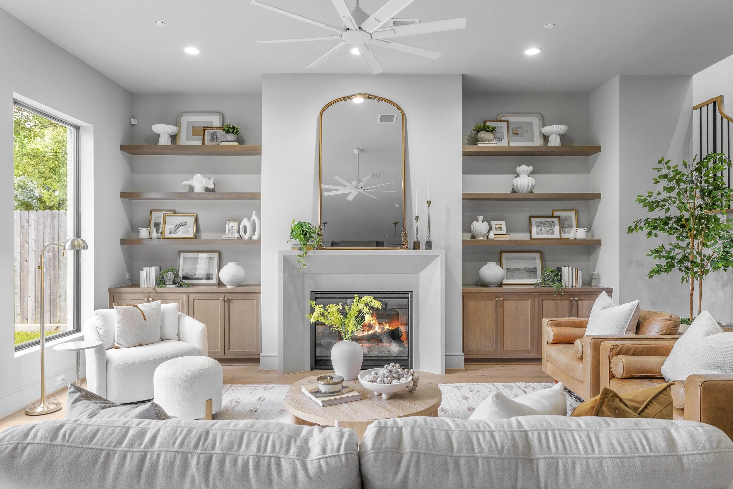 8320 Cedarspur- Living Room - 02.jpg